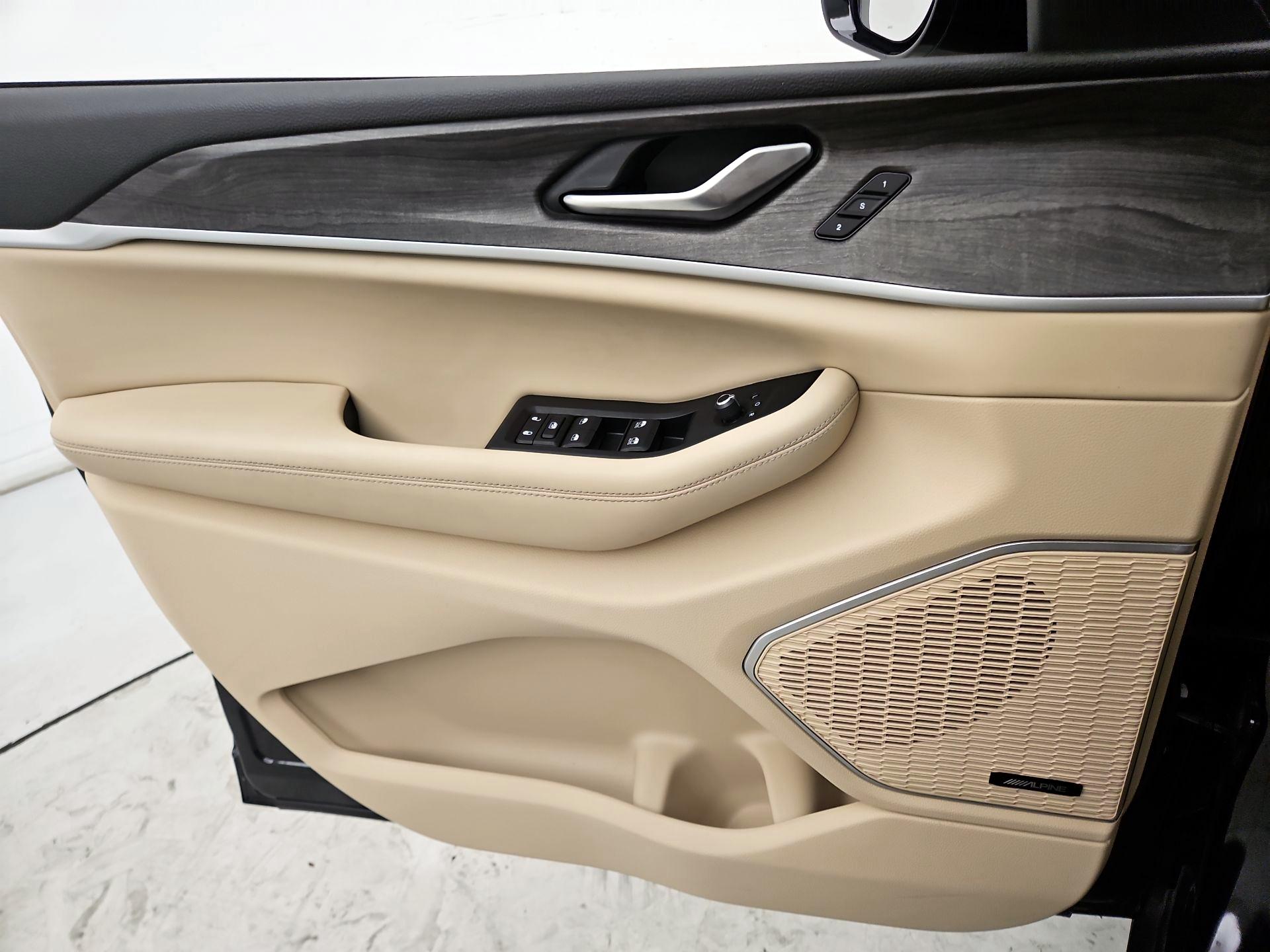 Thumbnail: 2023 Jeep Grand Cherokee - 12