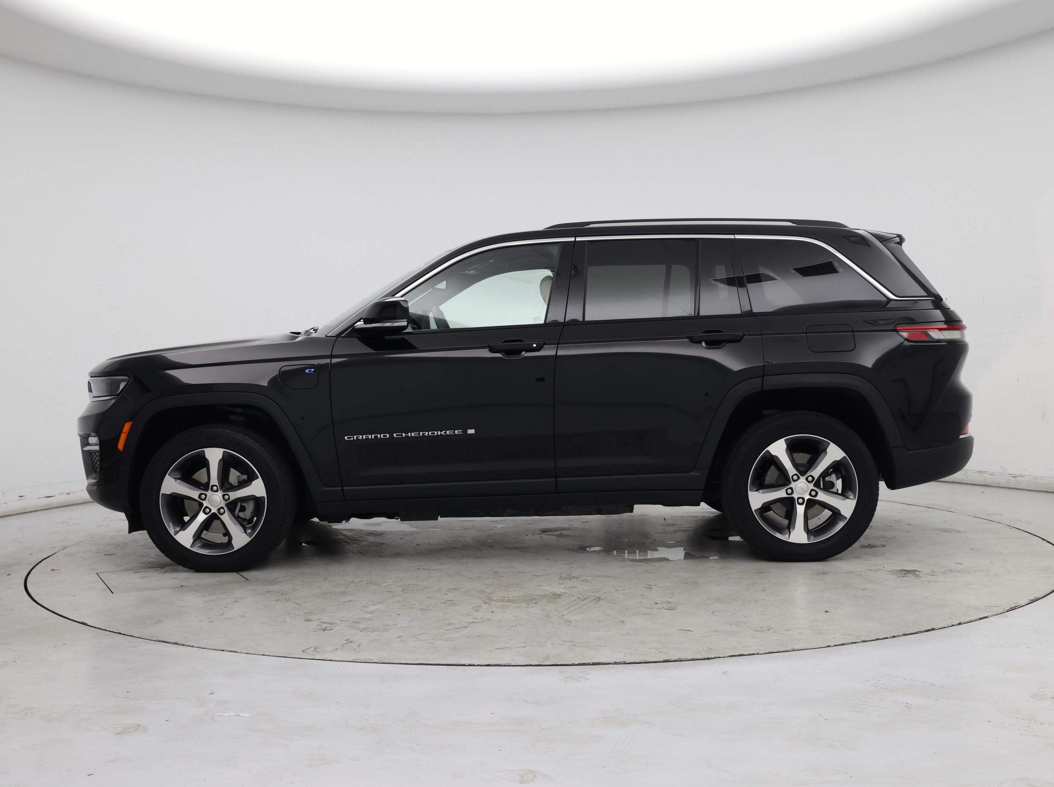 Thumbnail: 2023 Jeep Grand Cherokee - 3