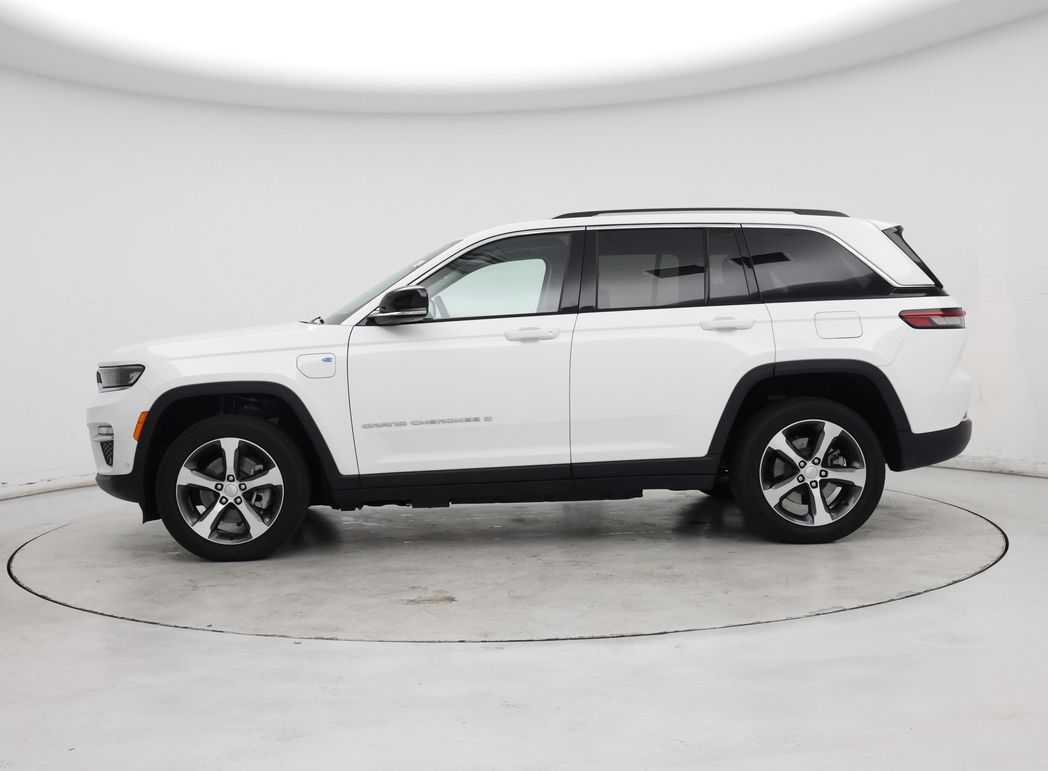 Thumbnail: 2023 Jeep Grand Cherokee - 3