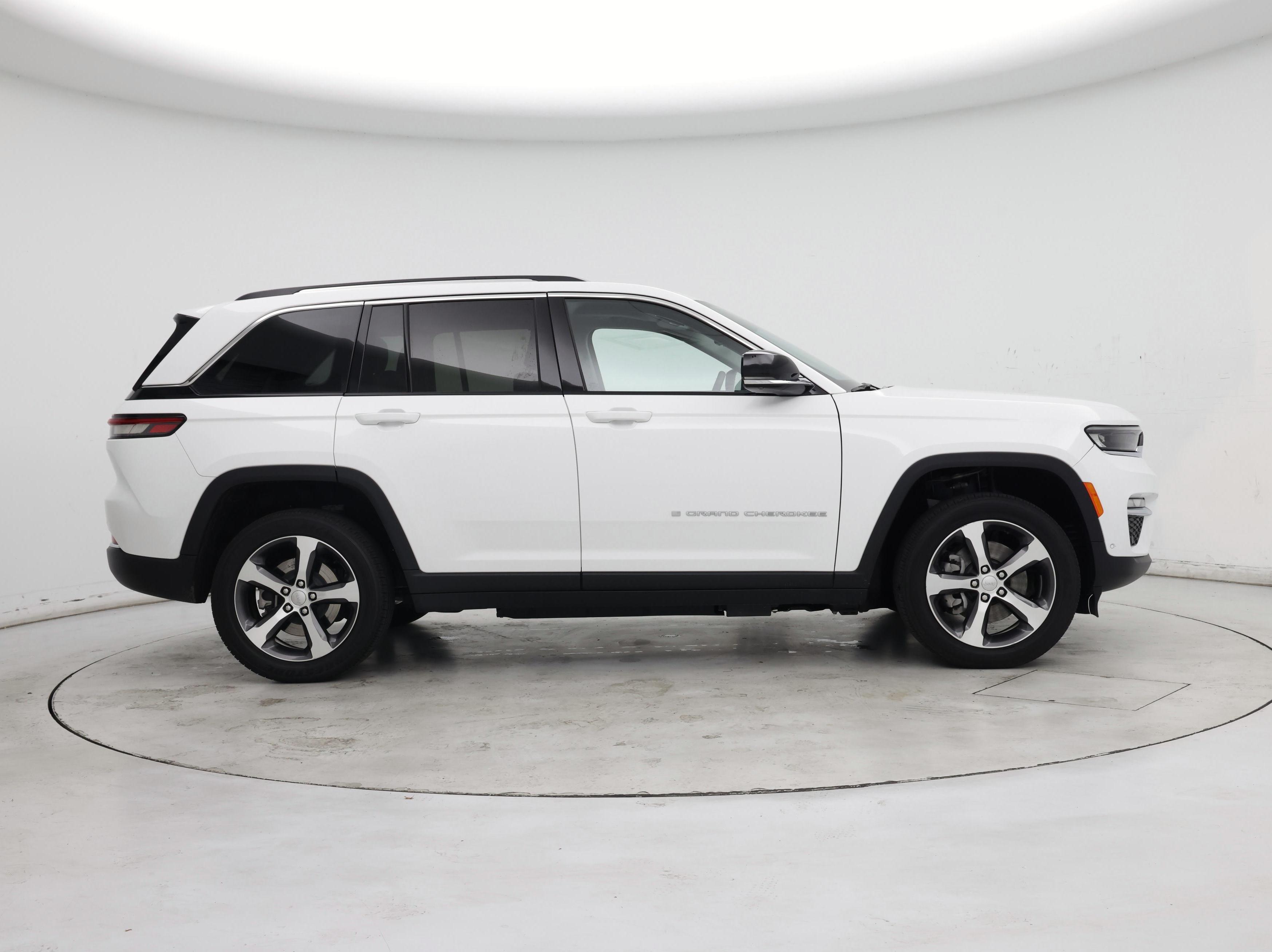 Thumbnail: 2023 Jeep Grand Cherokee - 7