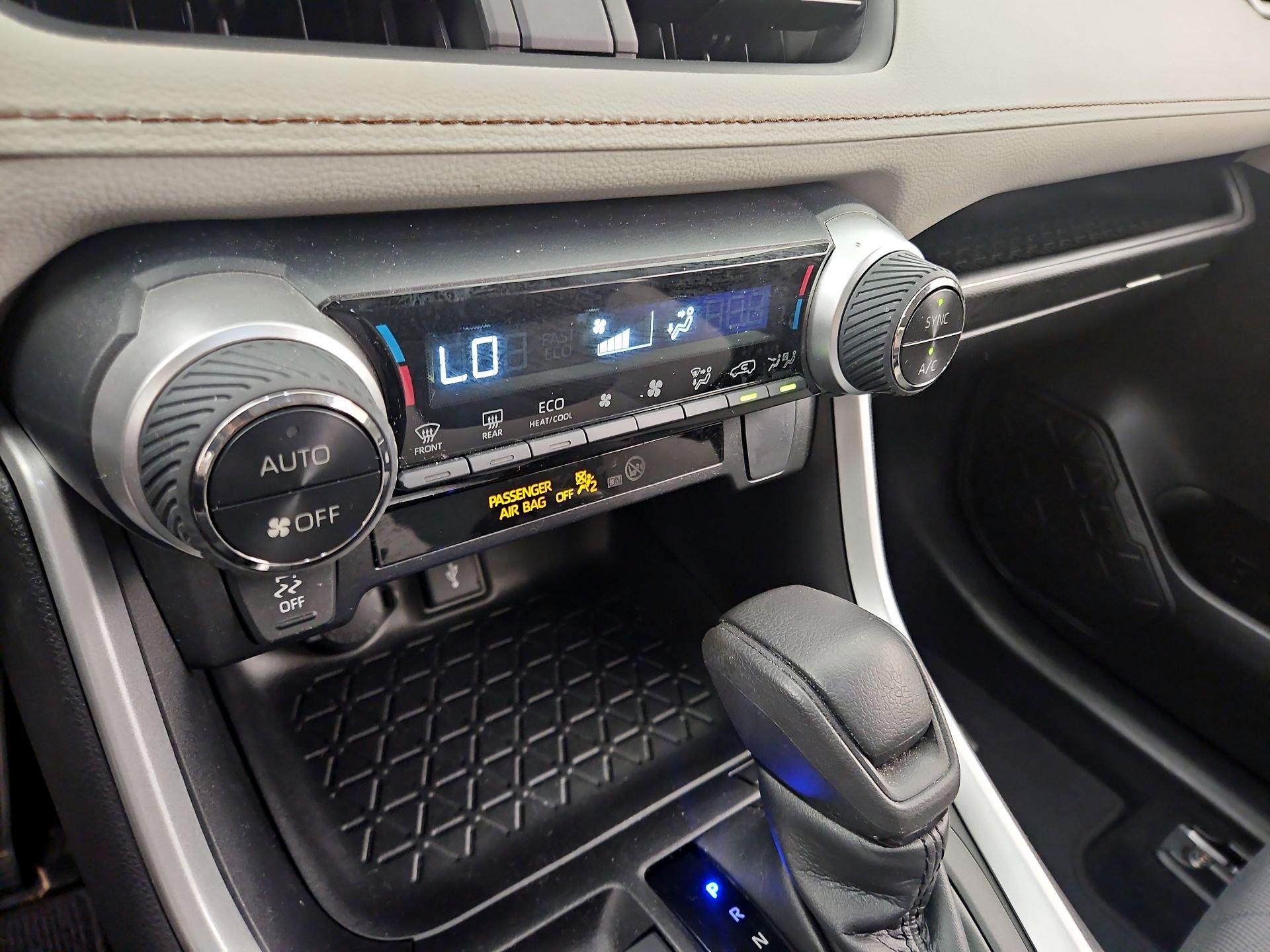 Thumbnail: 2022 Toyota RAV4 - 16