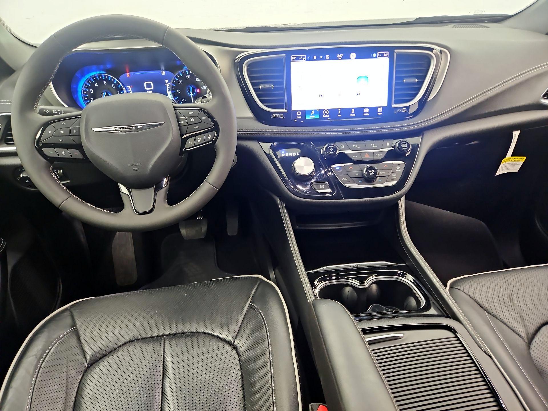 Thumbnail: 2023 Chrysler Pacifica - 9