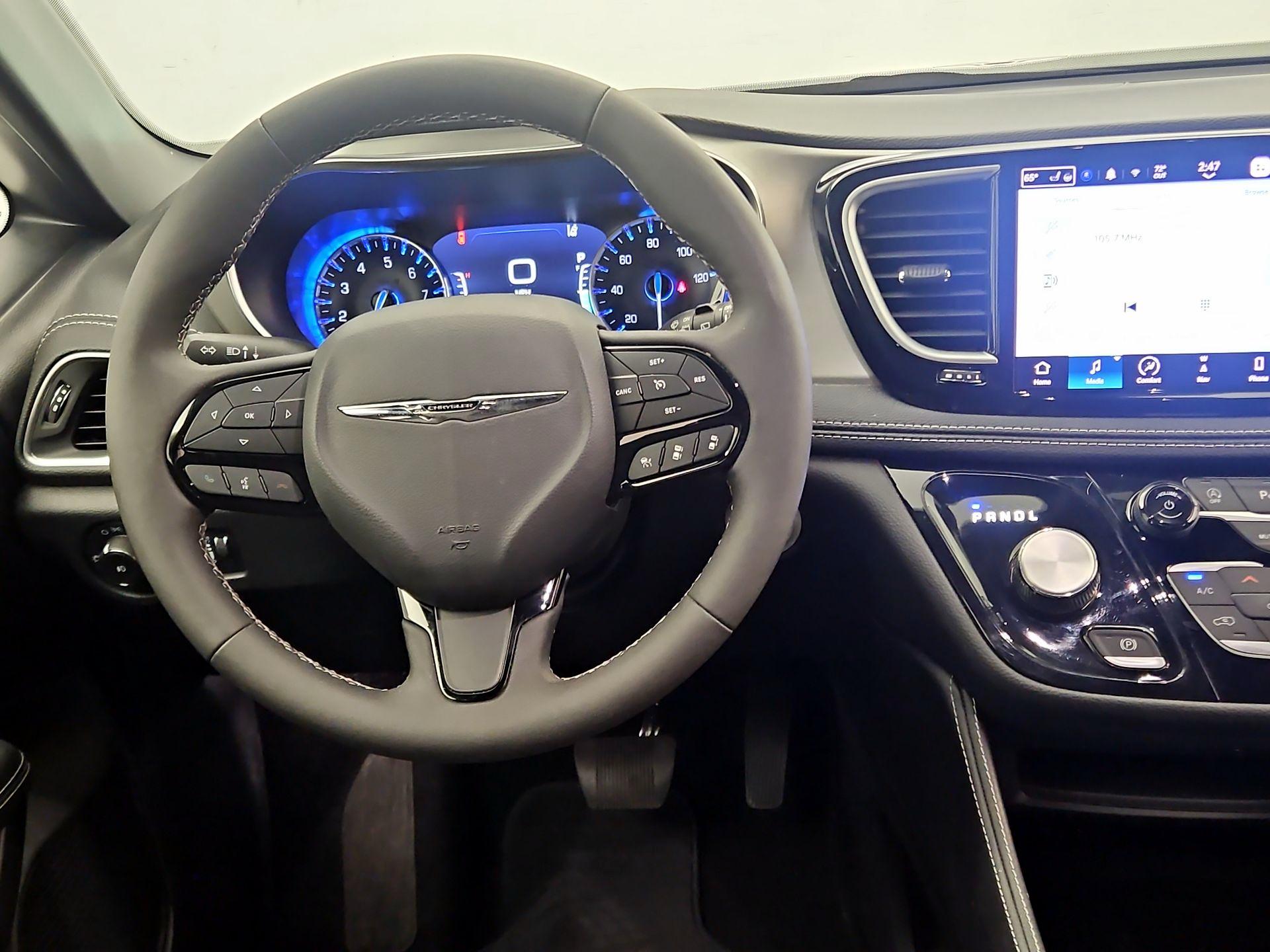 Thumbnail: 2023 Chrysler Pacifica - 10