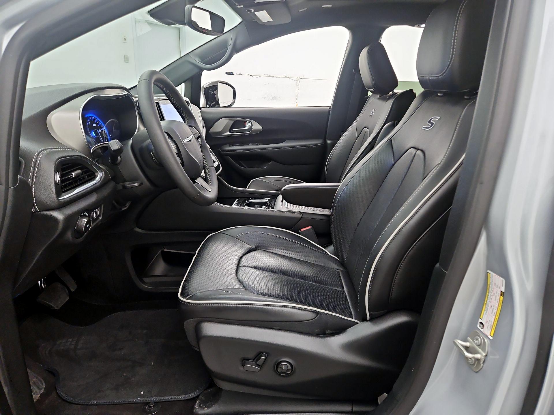Thumbnail: 2023 Chrysler Pacifica - 11