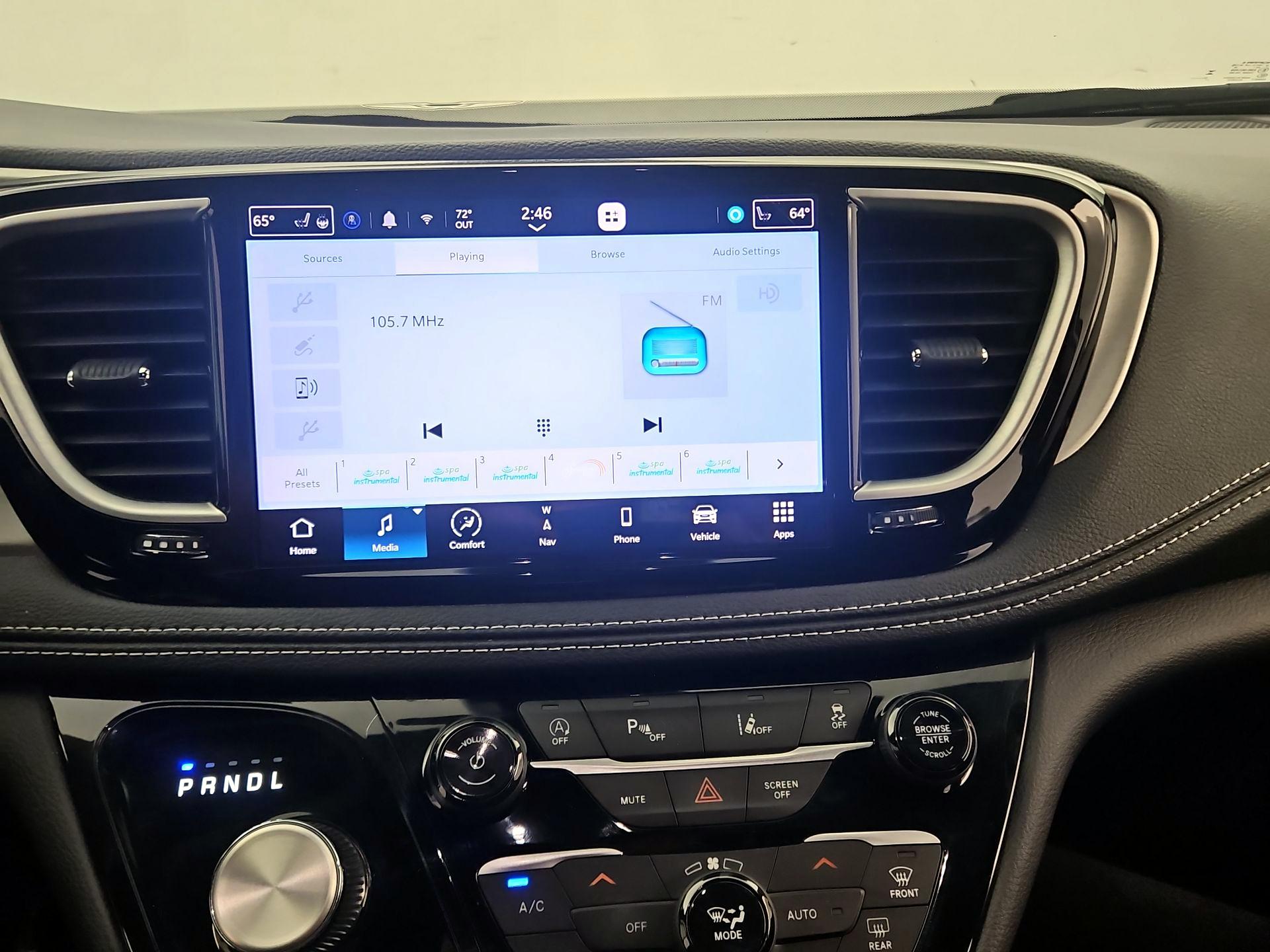 Thumbnail: 2023 Chrysler Pacifica - 15