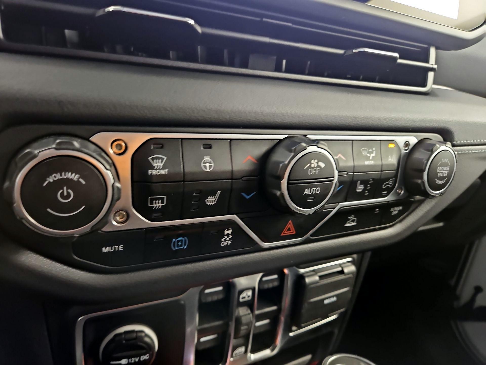 Thumbnail: 2024 Jeep Wrangler - 17