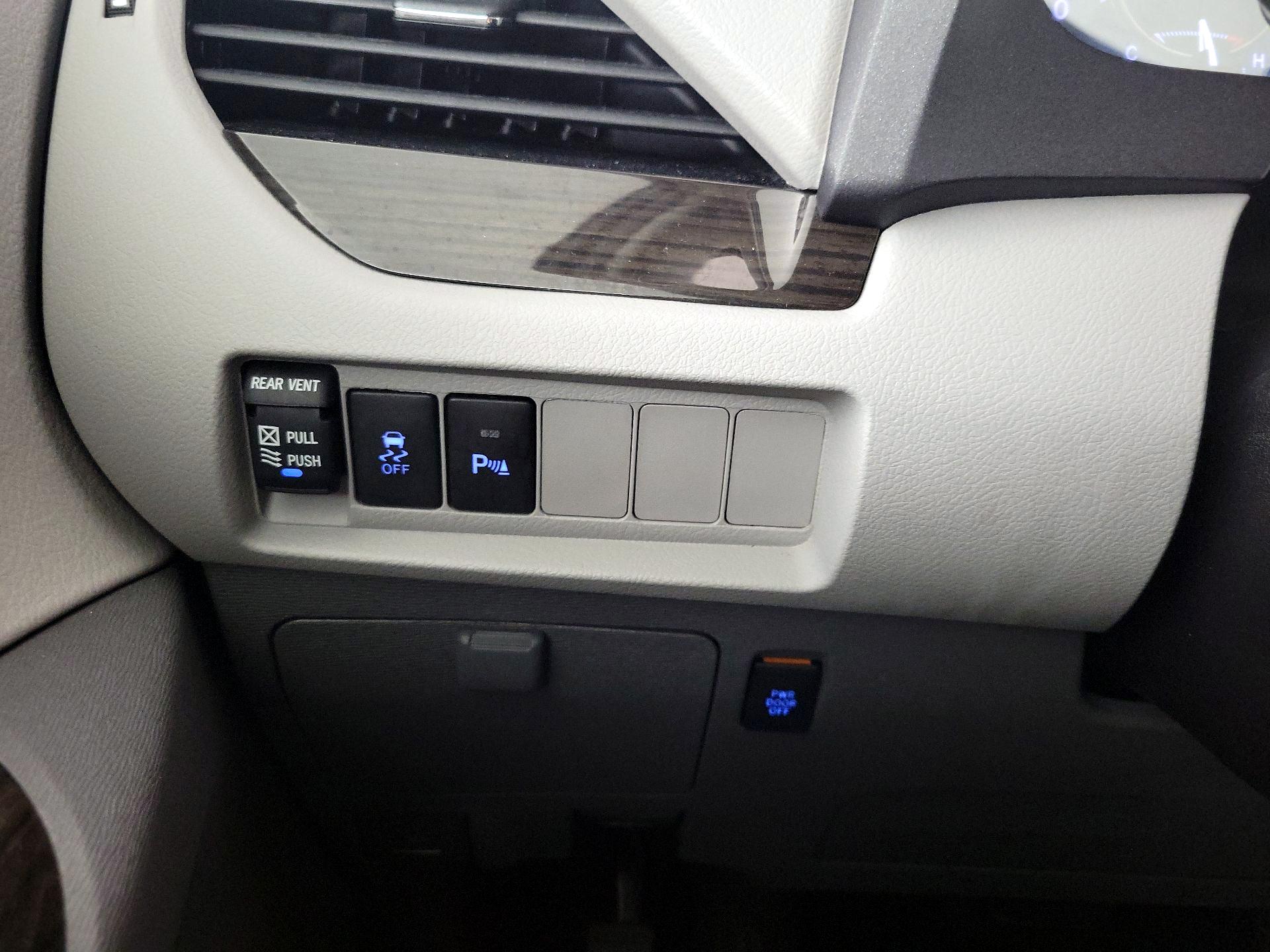 Thumbnail: 2020 Toyota Sienna - 13