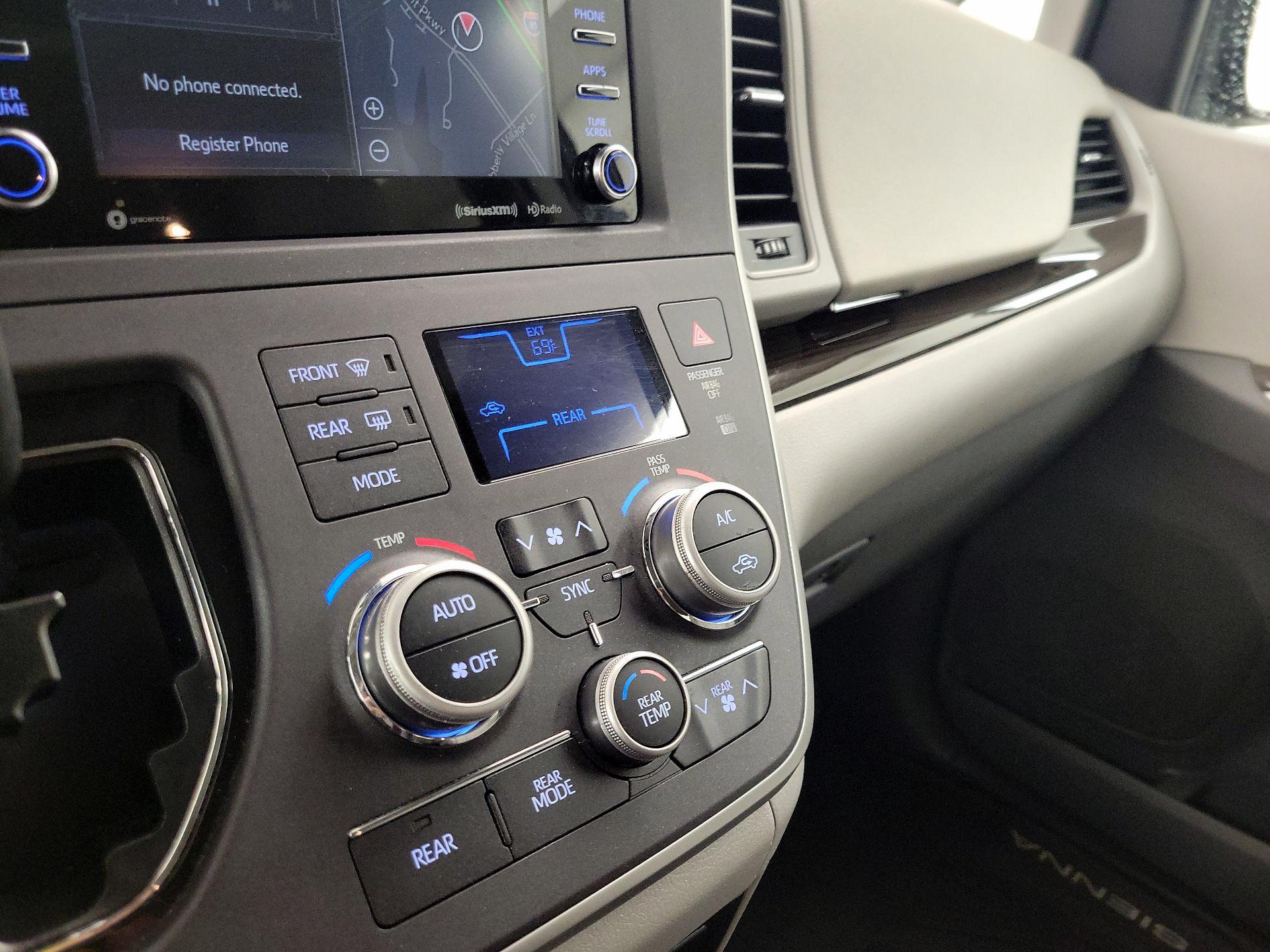 Thumbnail: 2020 Toyota Sienna - 17
