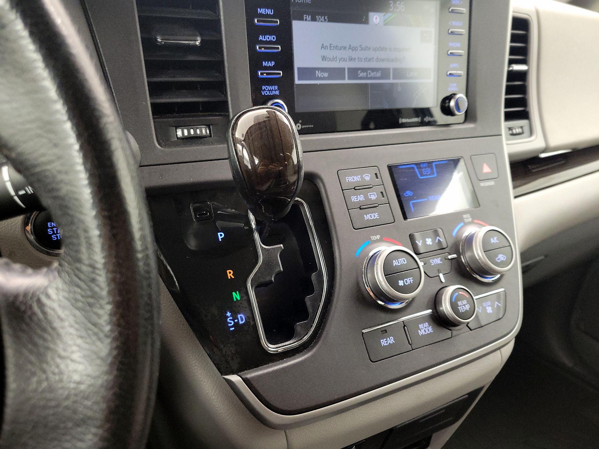Thumbnail: 2020 Toyota Sienna - 18