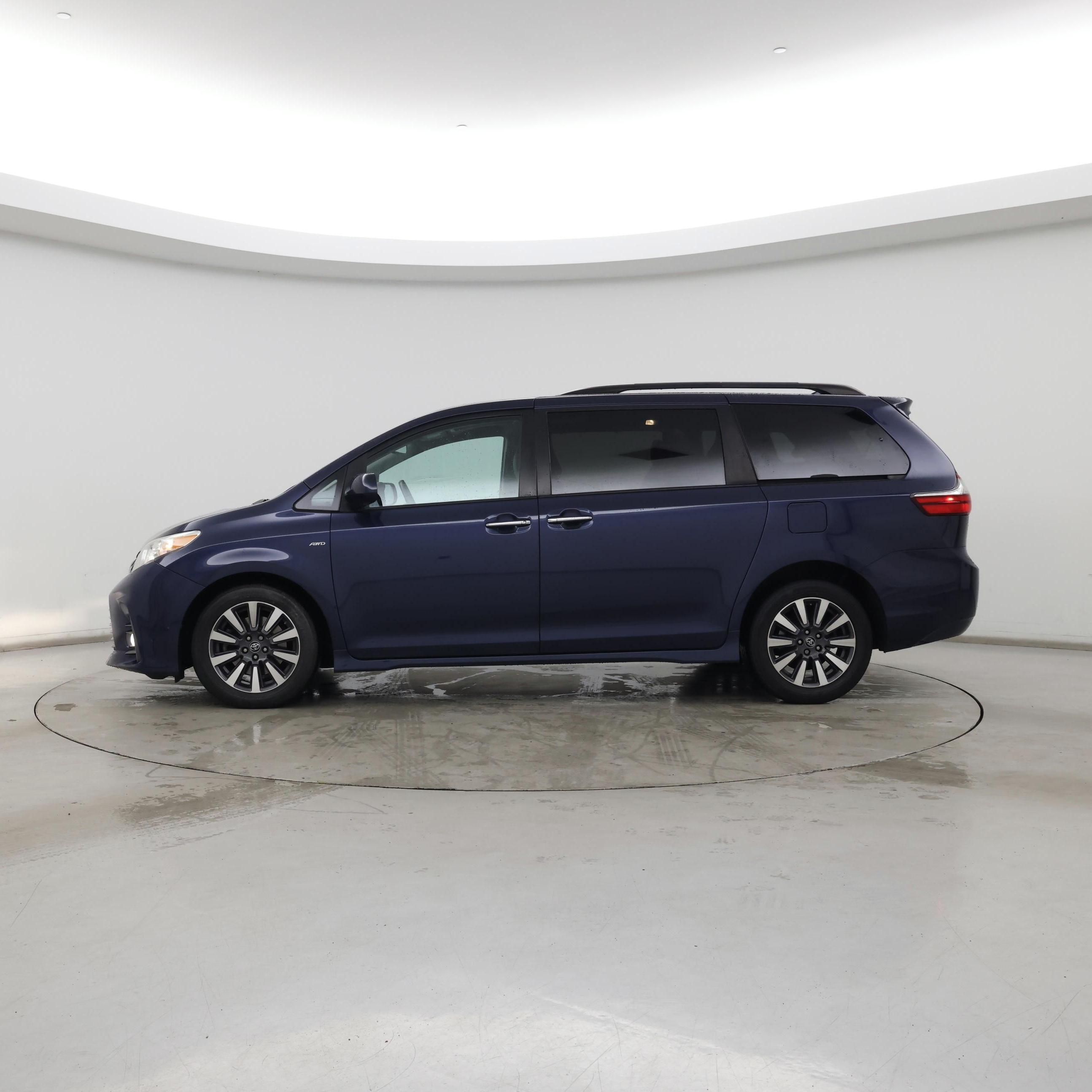 Thumbnail: 2020 Toyota Sienna - 3