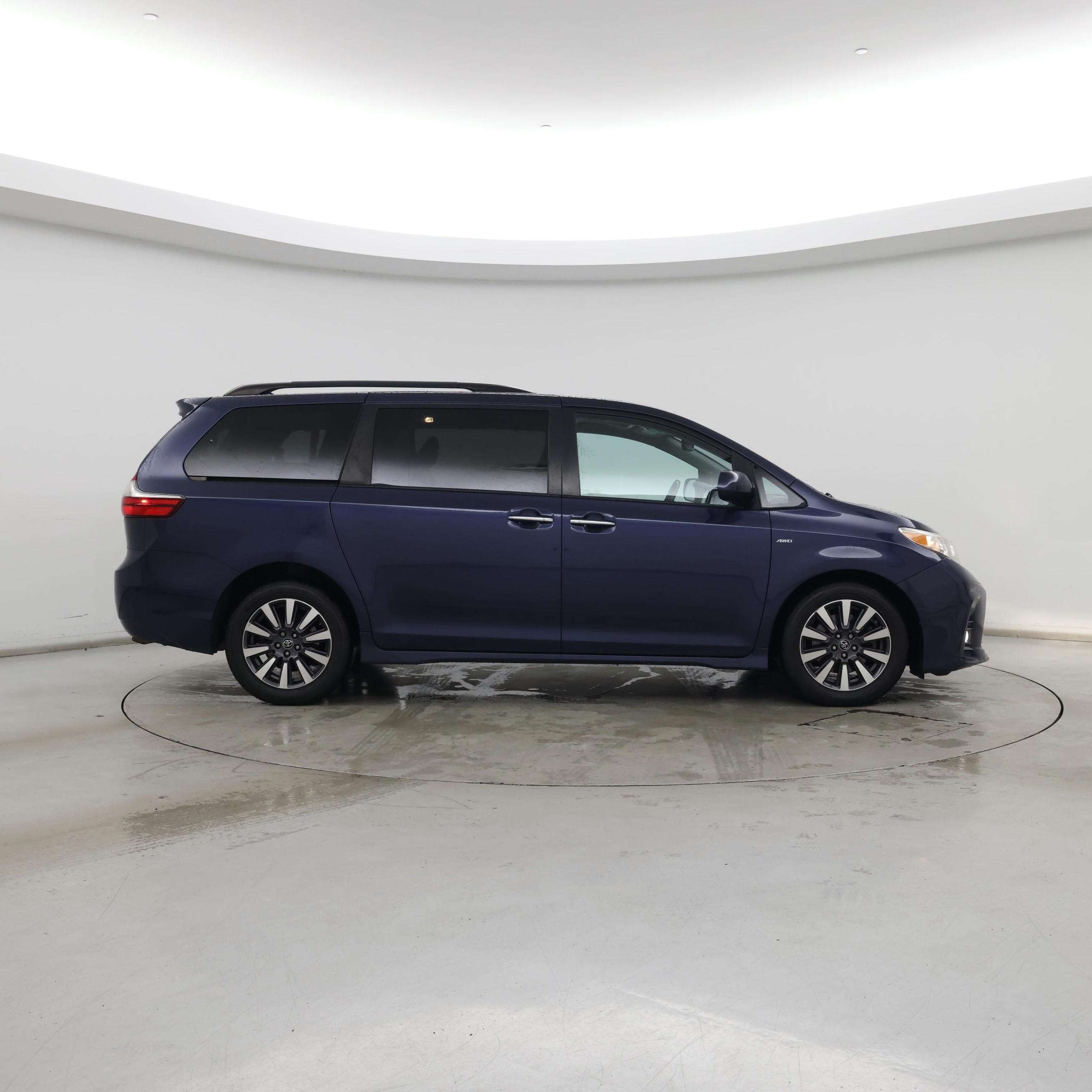 Thumbnail: 2020 Toyota Sienna - 7