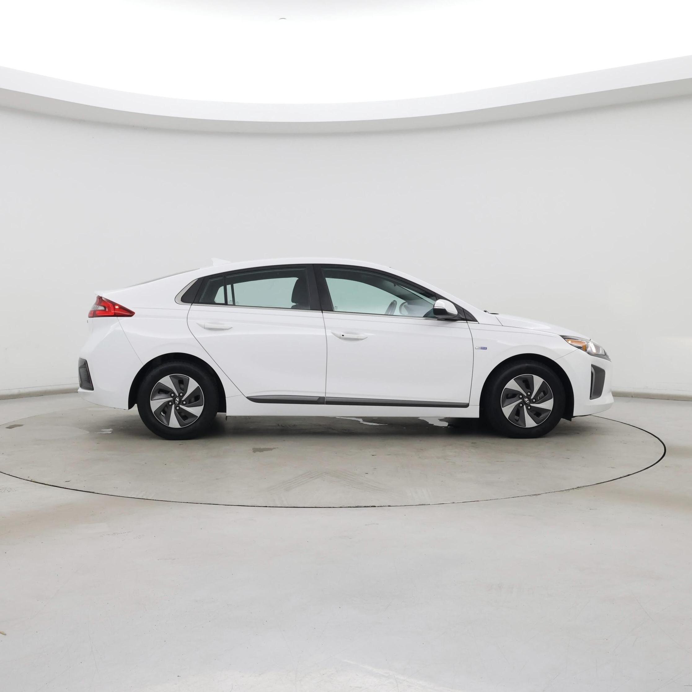 Thumbnail: 2017 Hyundai Ioniq - 7