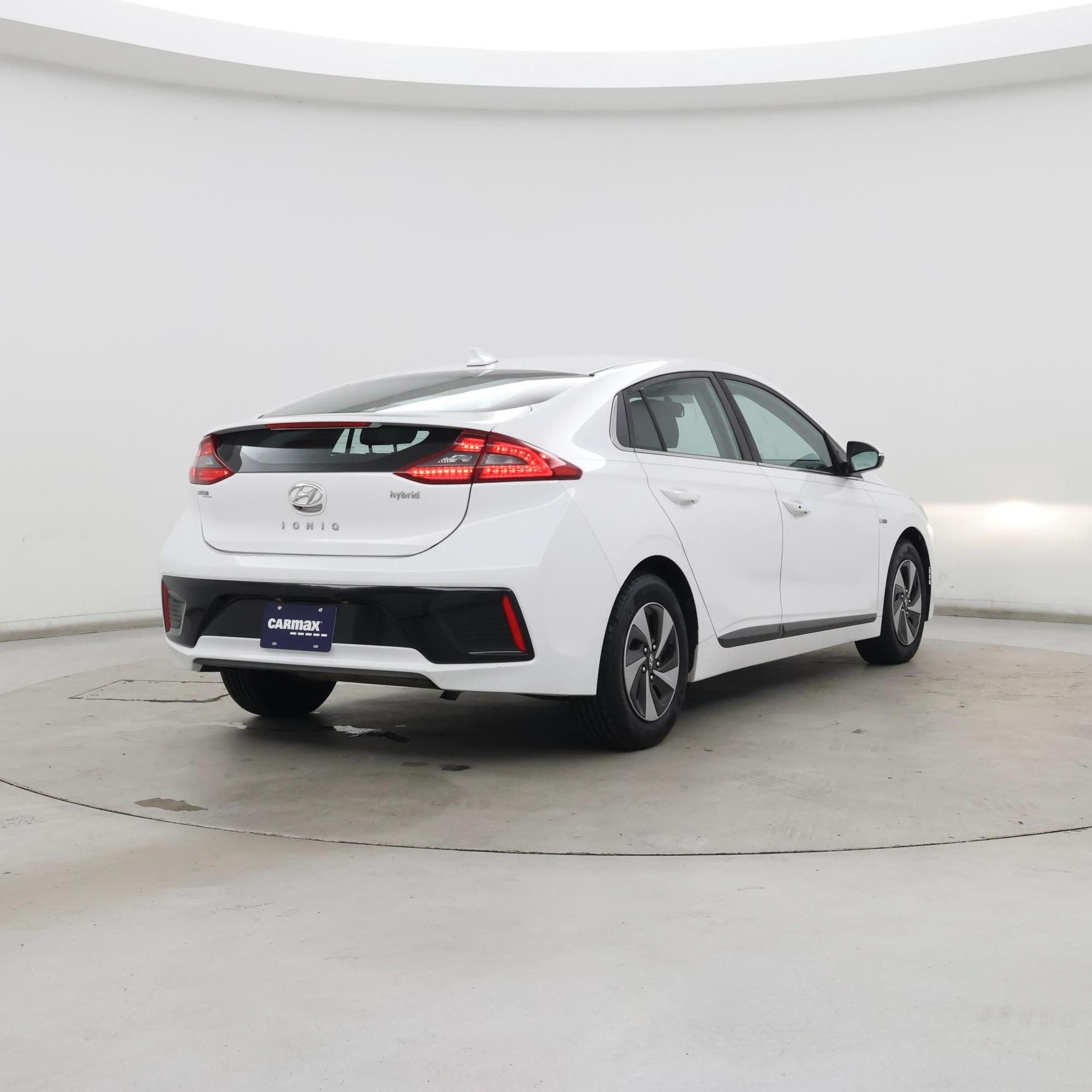 Thumbnail: 2017 Hyundai Ioniq - 8