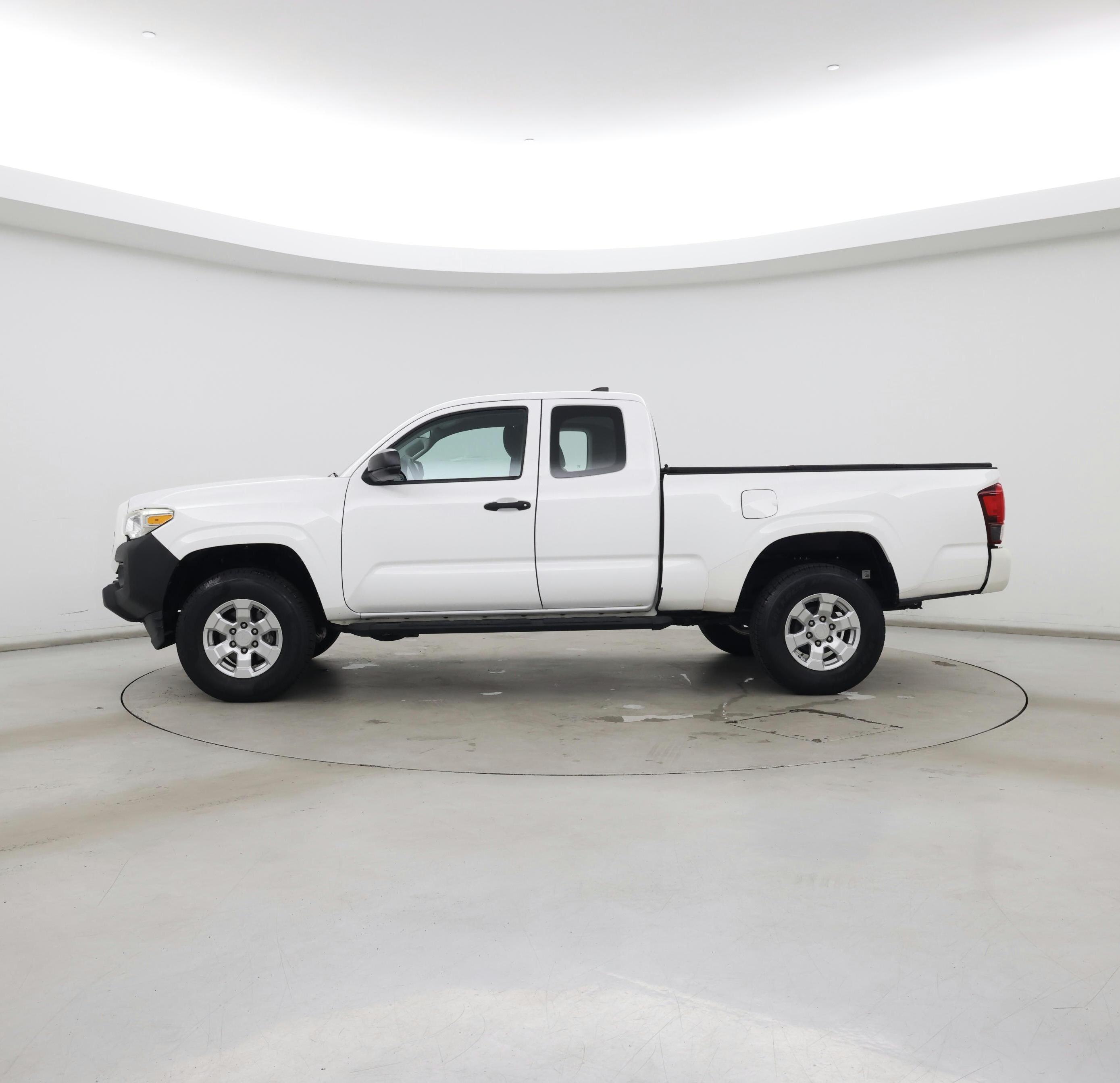 Thumbnail: 2018 Toyota Tacoma - 3