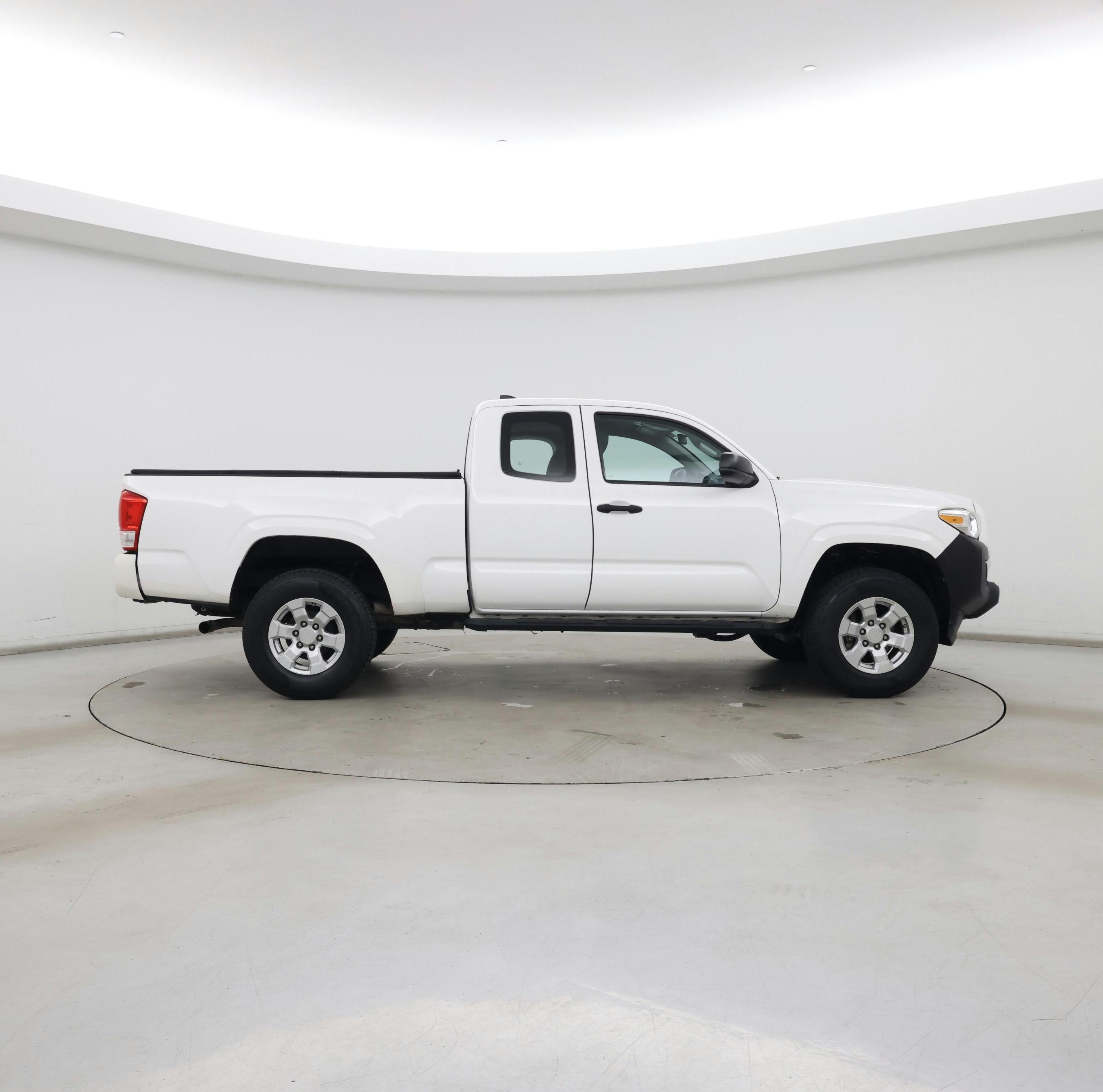 Thumbnail: 2018 Toyota Tacoma - 7