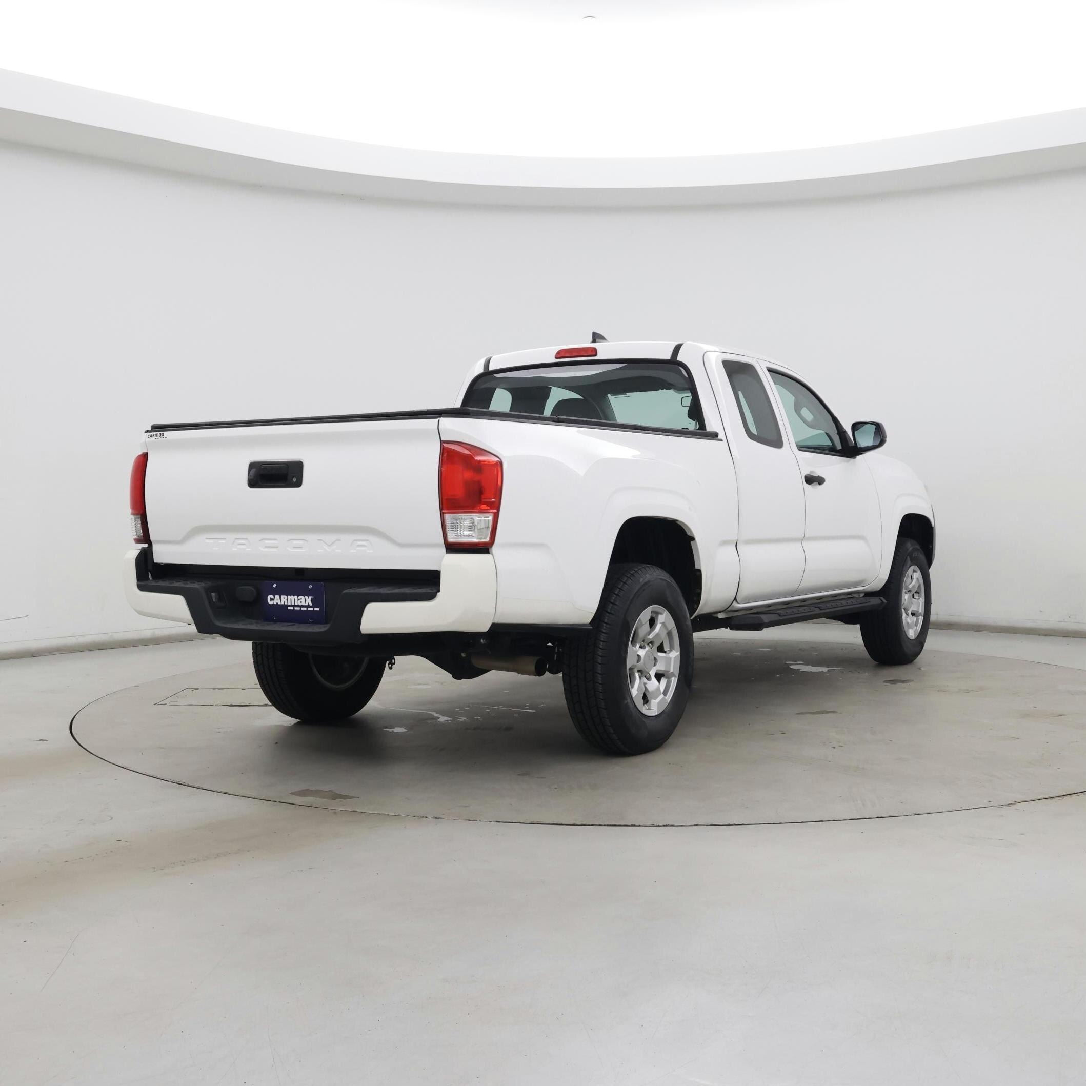 Thumbnail: 2018 Toyota Tacoma - 8