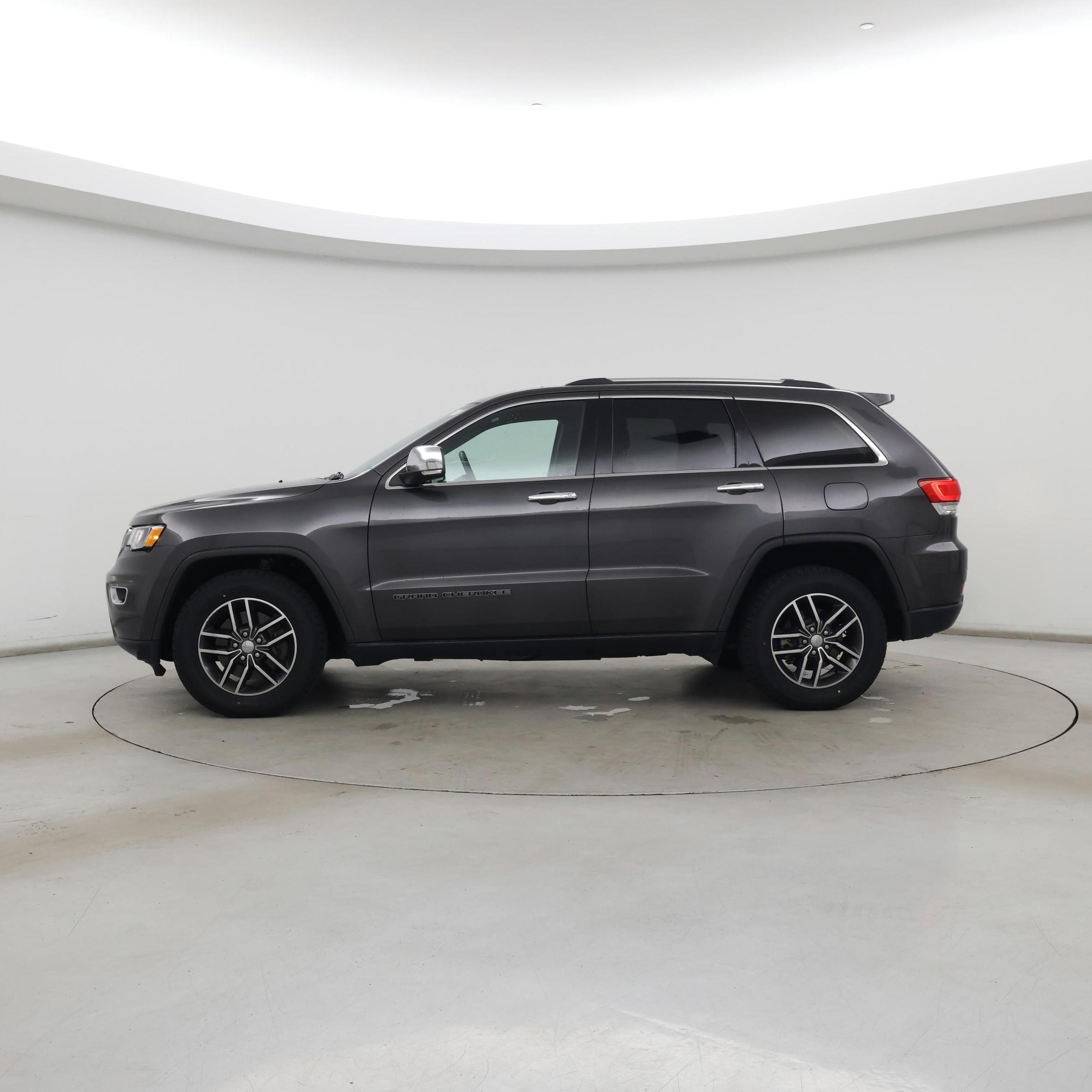 Thumbnail: 2017 Jeep Grand Cherokee - 3