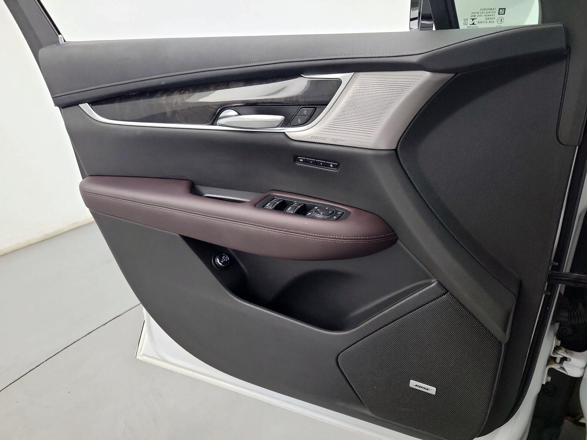 Thumbnail: 2022 Cadillac XT6 - 10