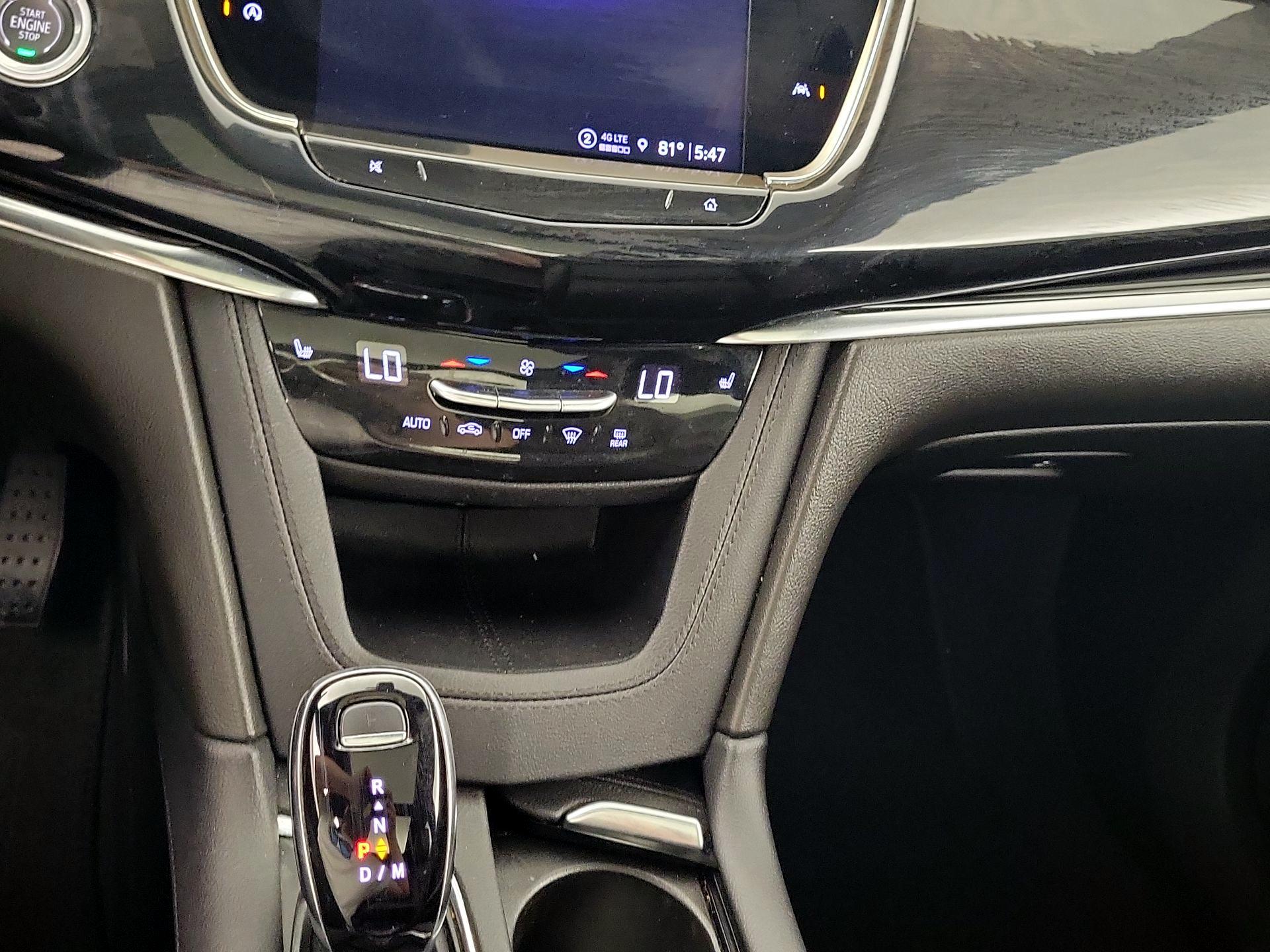 Thumbnail: 2022 Cadillac XT6 - 15