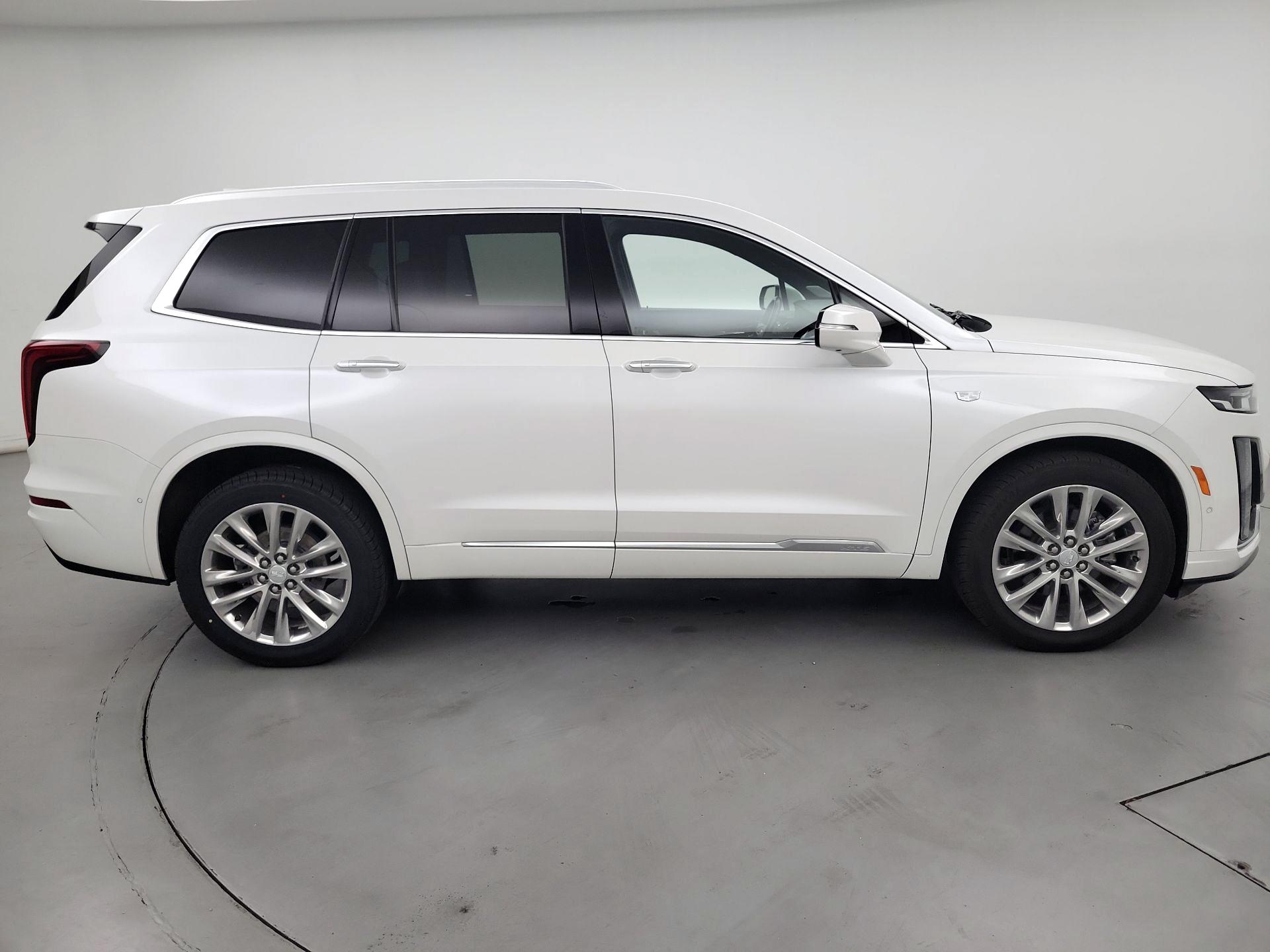 Thumbnail: 2022 Cadillac XT6 - 4