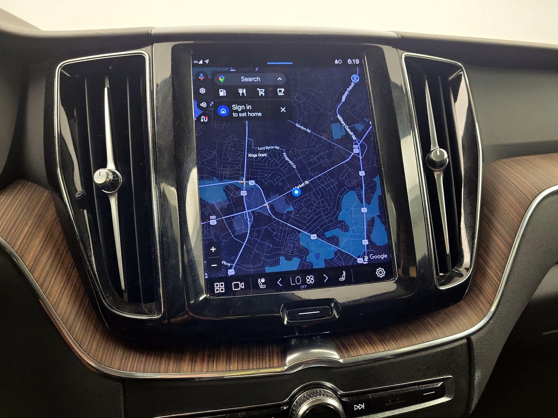 Thumbnail: 2022 Volvo XC60 - 13