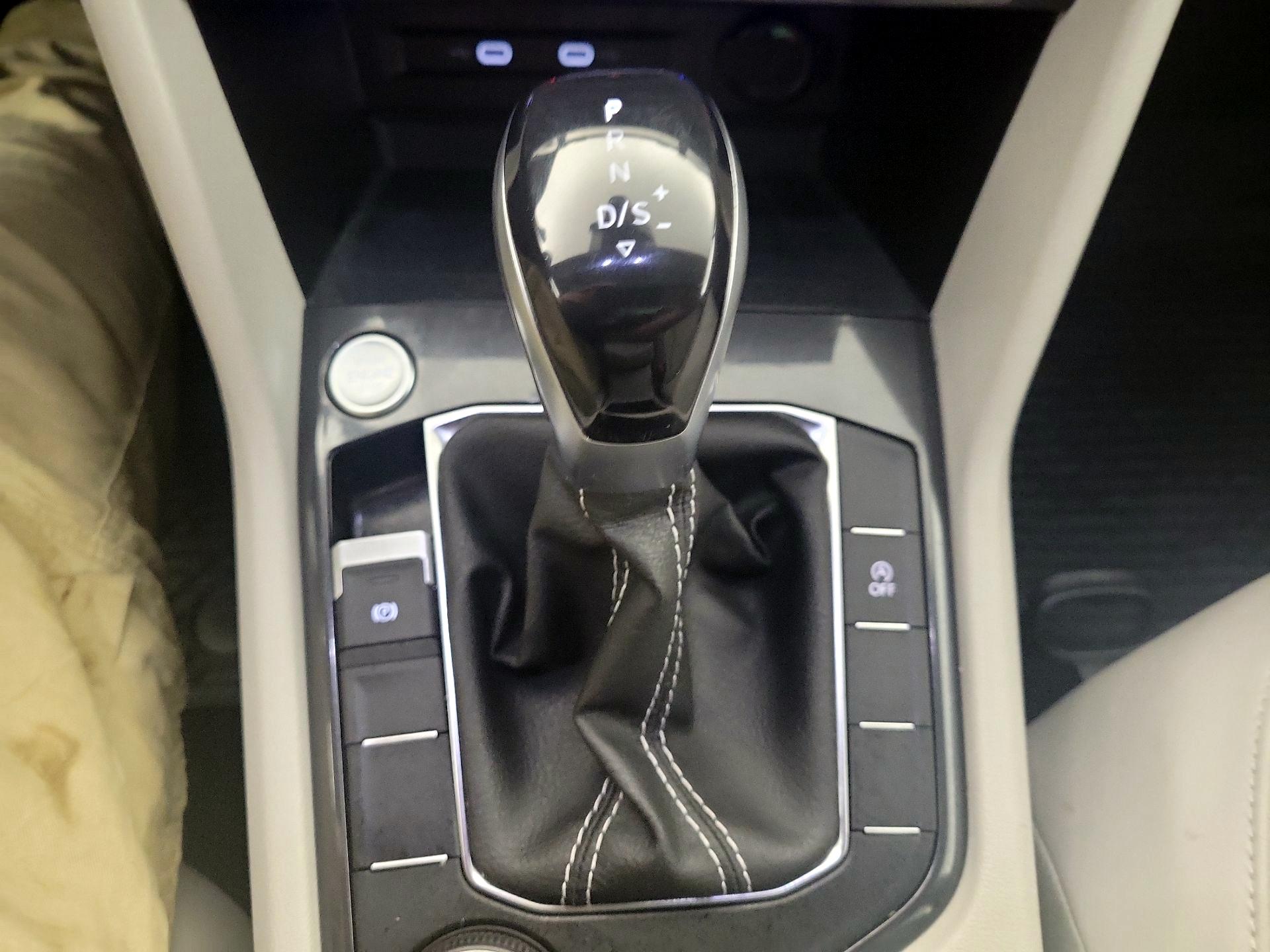 Thumbnail: 2022 Volkswagen Tiguan - 17