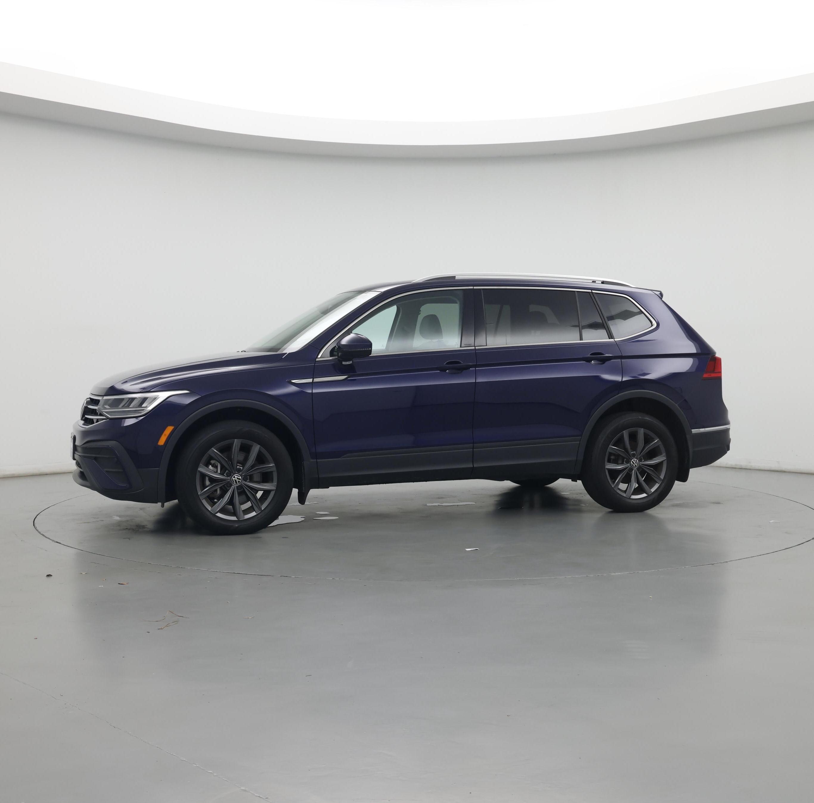 Thumbnail: 2022 Volkswagen Tiguan - 3