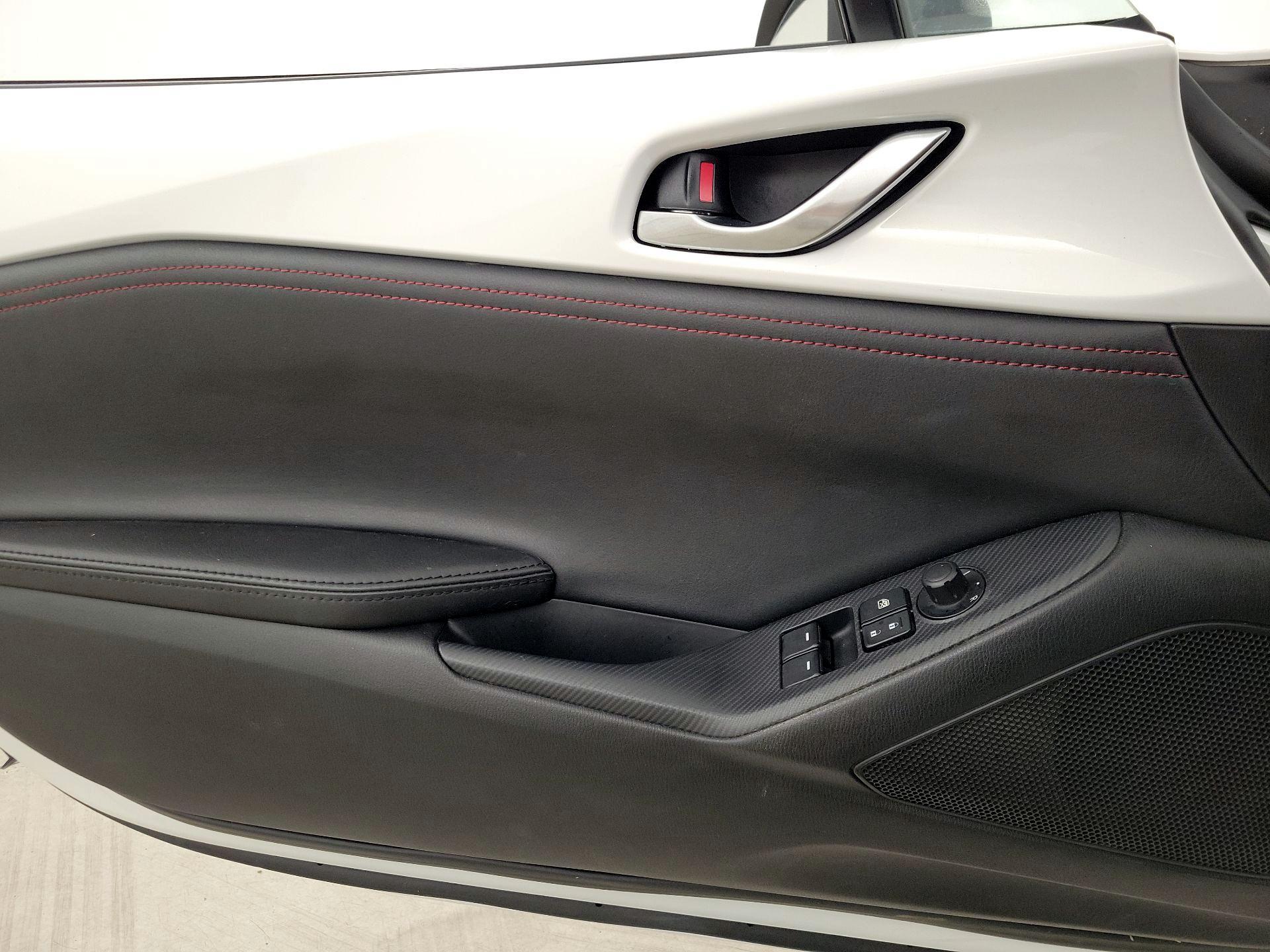 Thumbnail: 2016 Mazda MX-5 Miata - 12