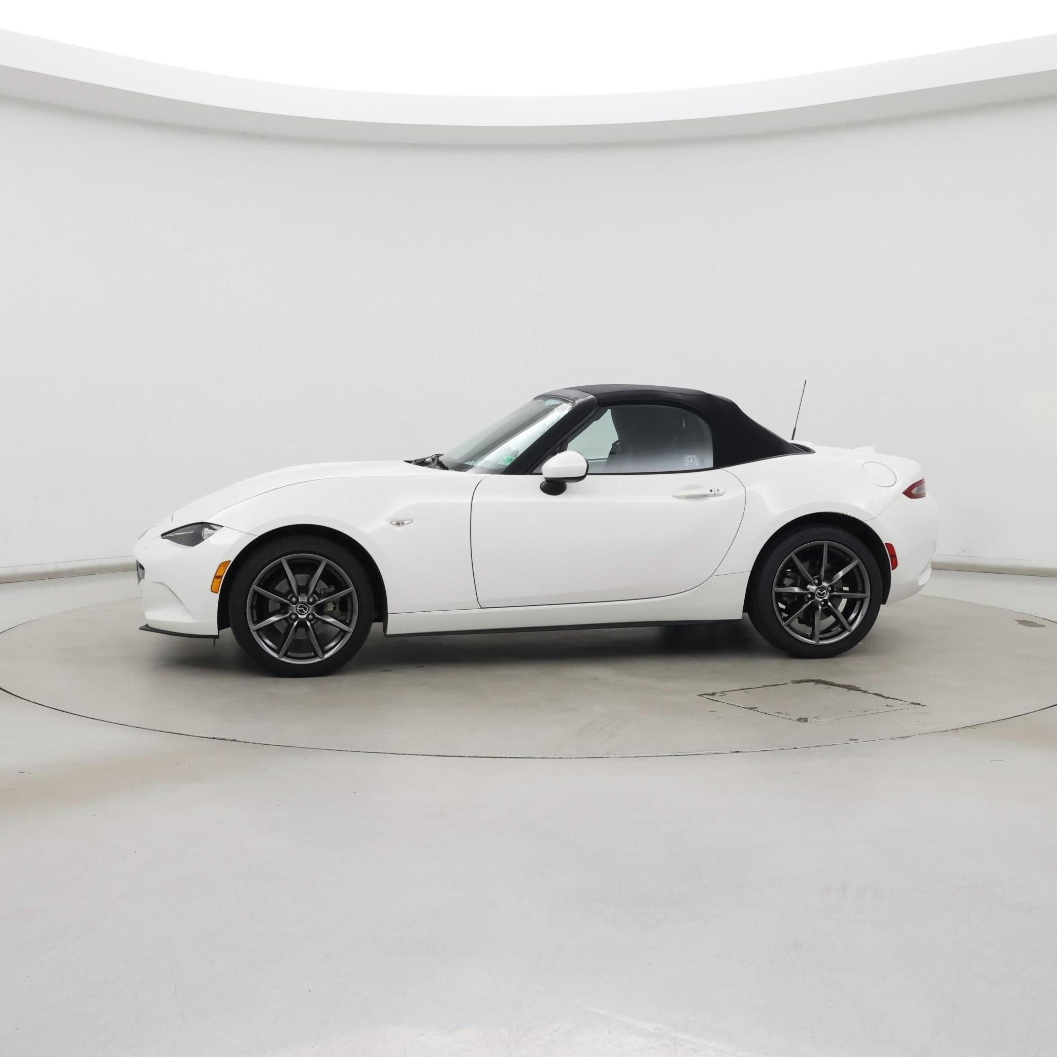 Thumbnail: 2016 Mazda MX-5 Miata - 3