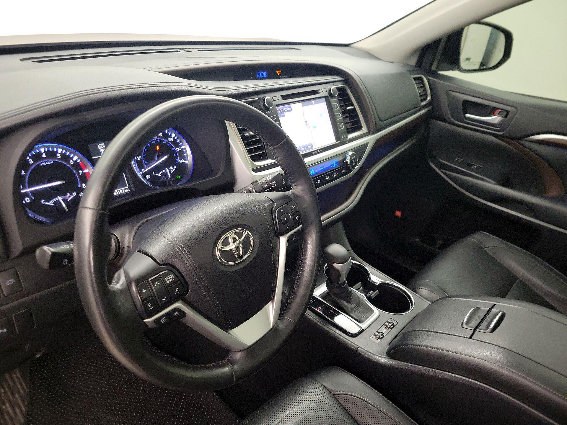 Thumbnail: 2015 Toyota Highlander - 9