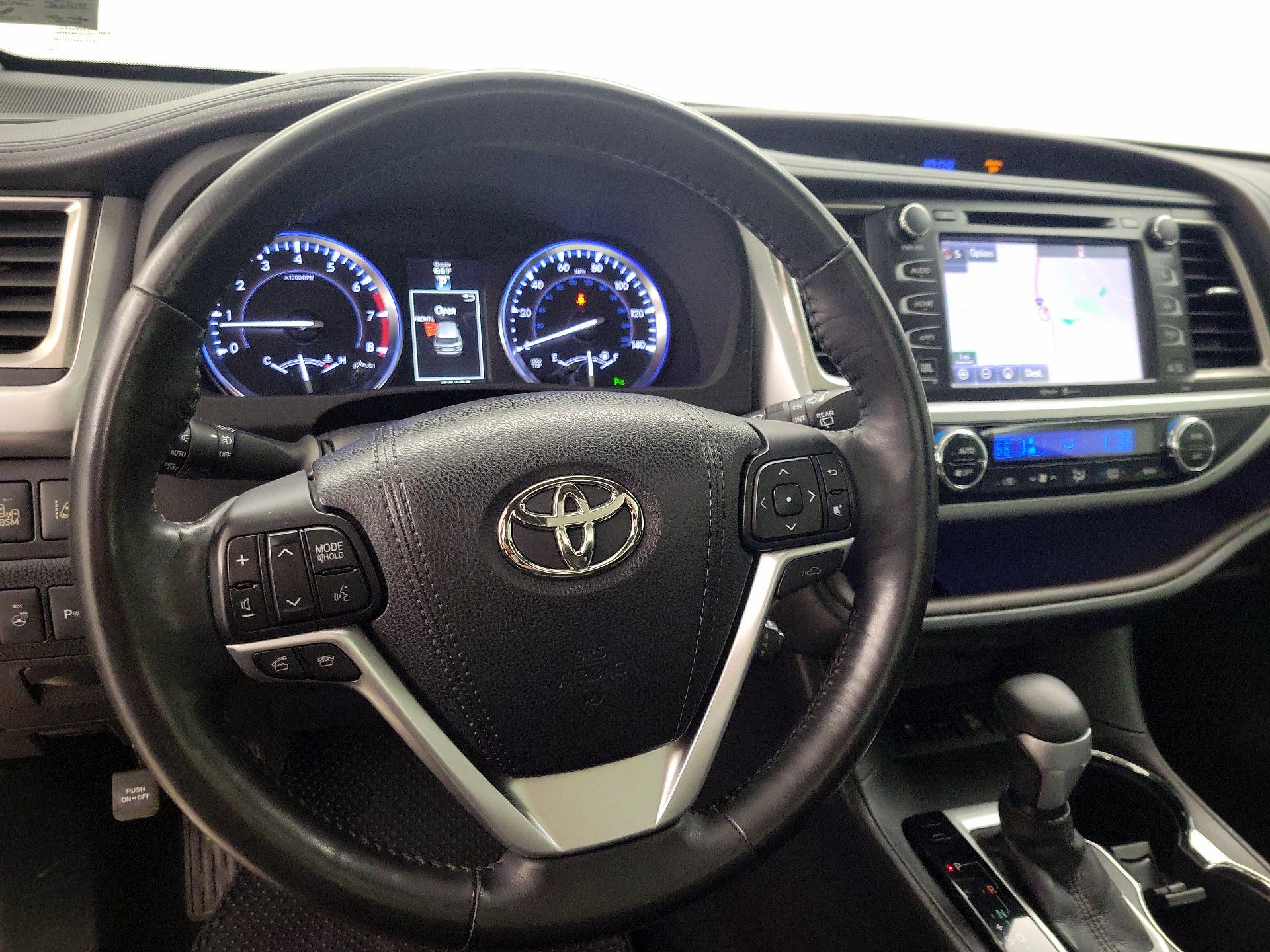 Thumbnail: 2015 Toyota Highlander - 10
