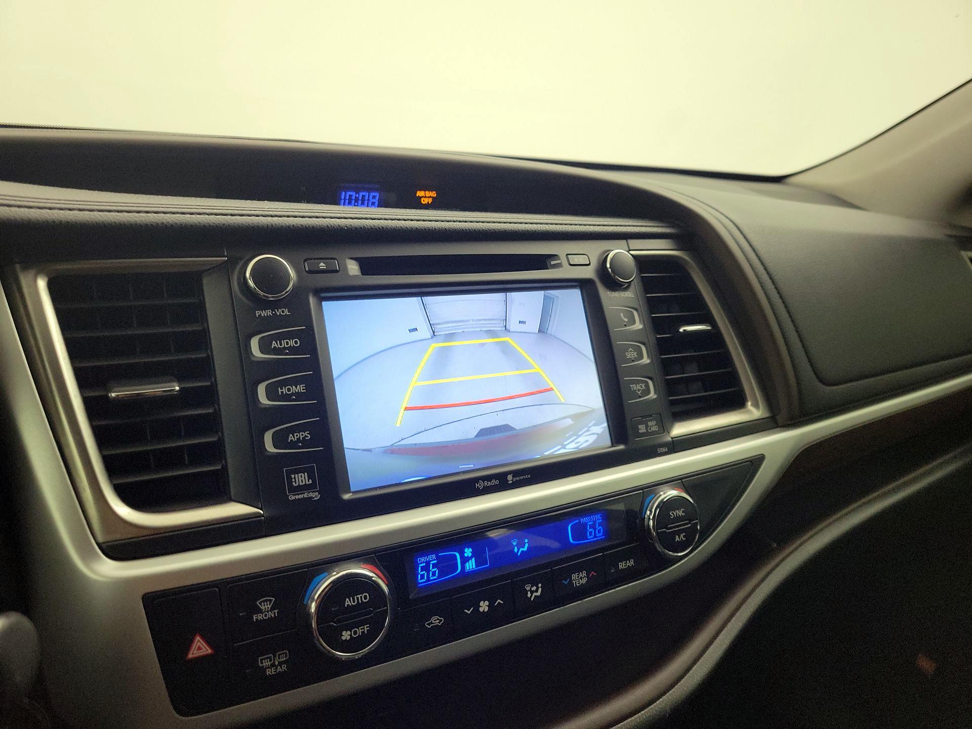 Thumbnail: 2015 Toyota Highlander - 15