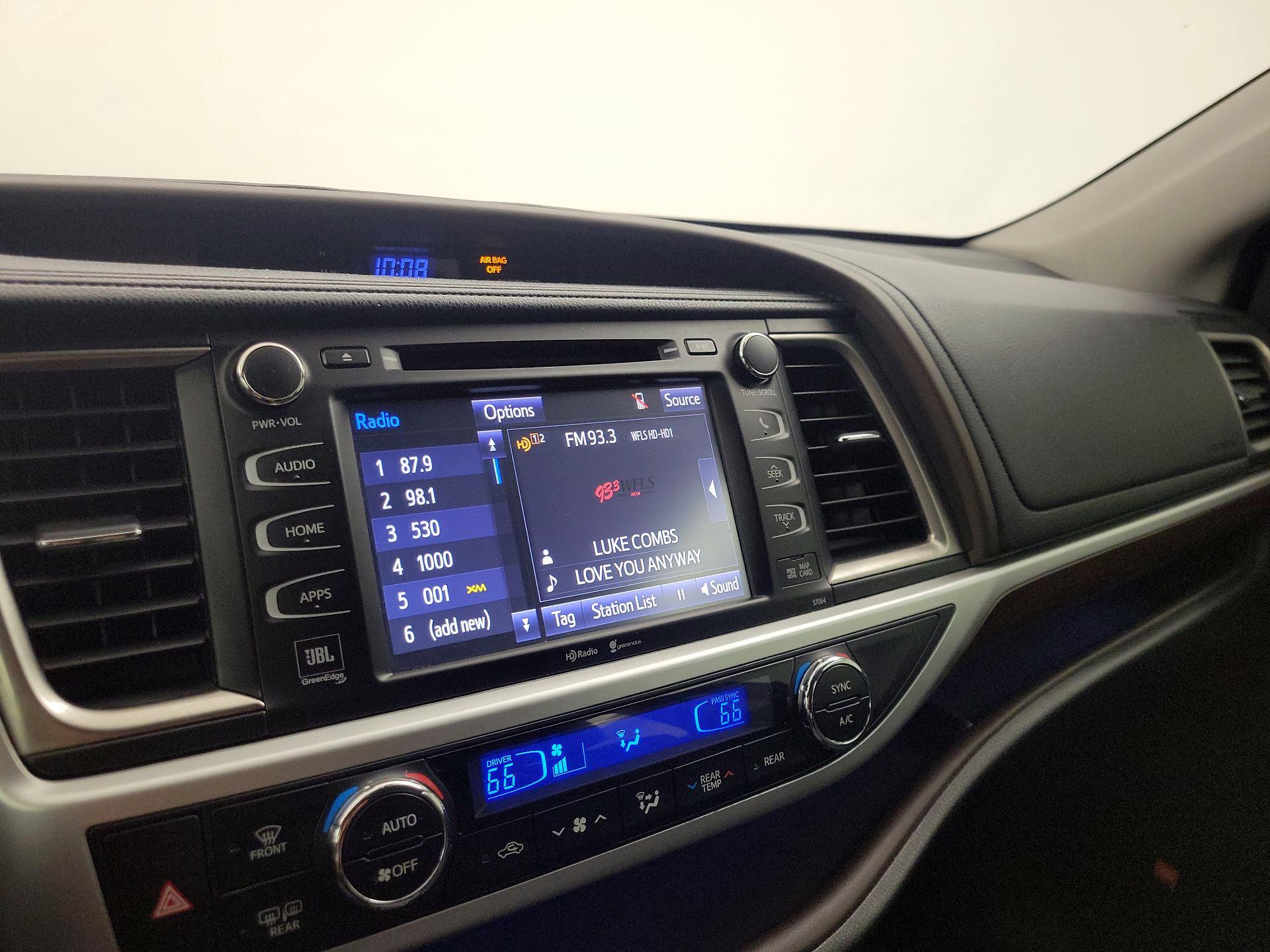 Thumbnail: 2015 Toyota Highlander - 16
