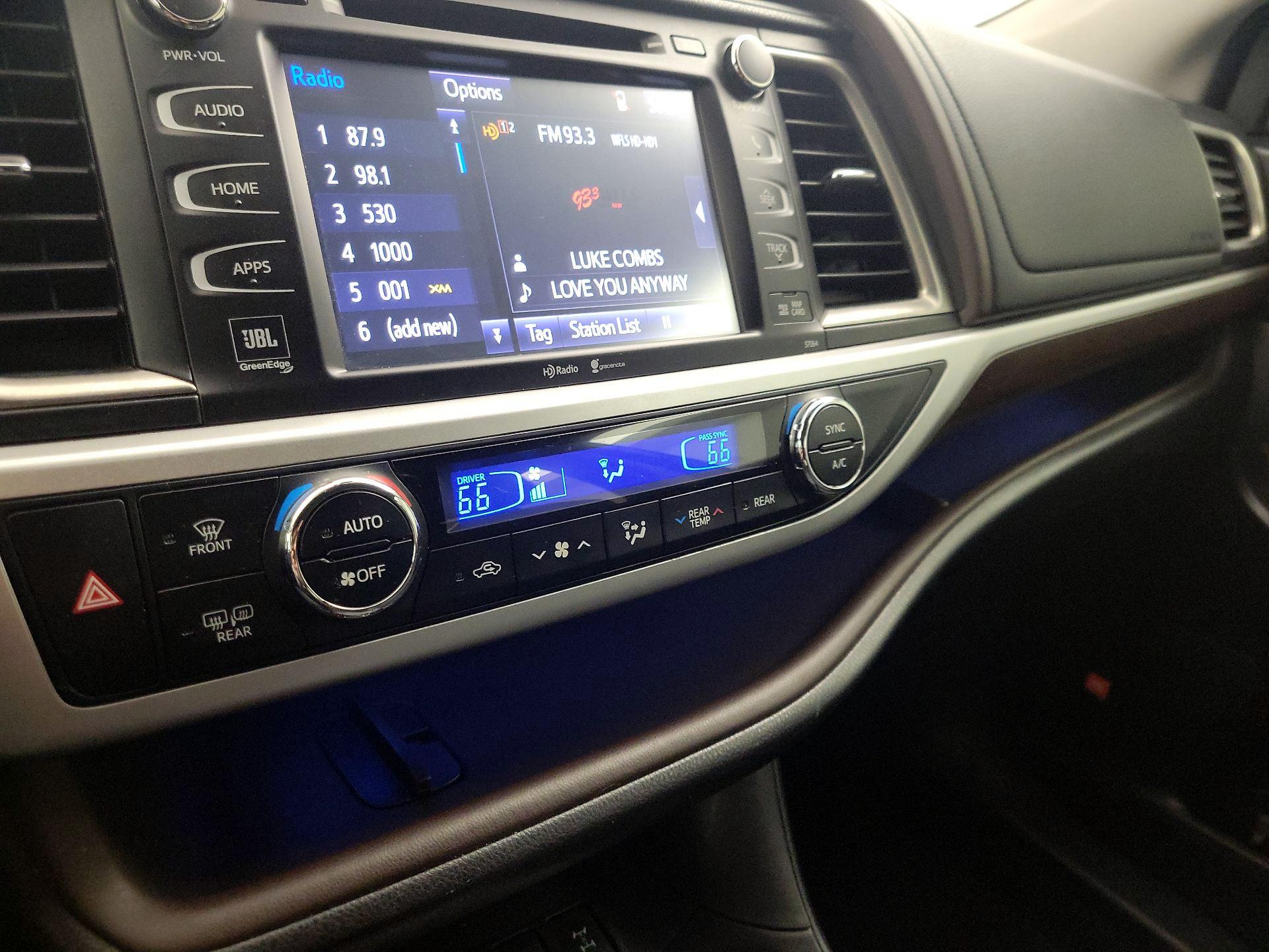 Thumbnail: 2015 Toyota Highlander - 17
