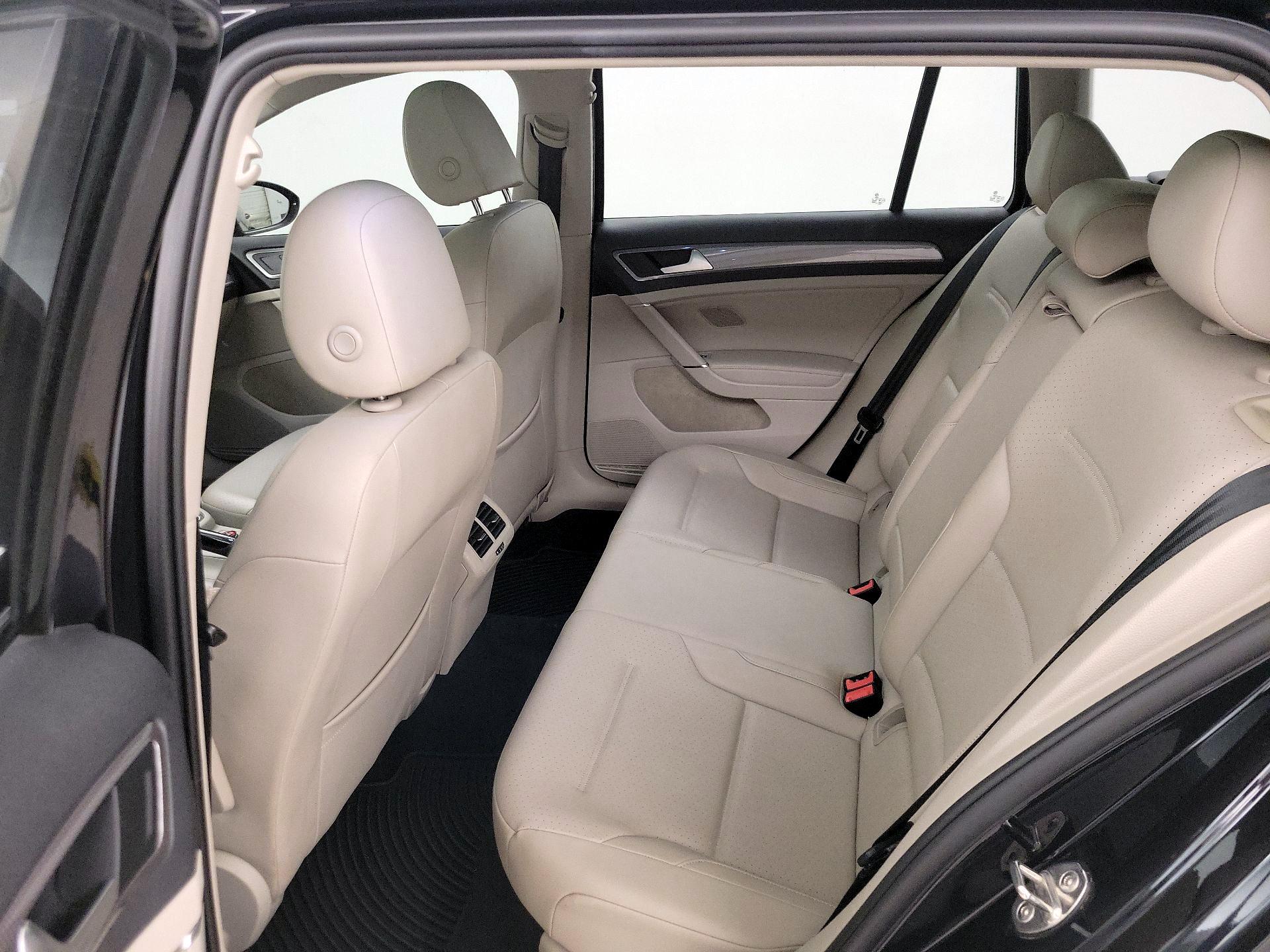 Thumbnail: 2019 Volkswagen Golf - 20