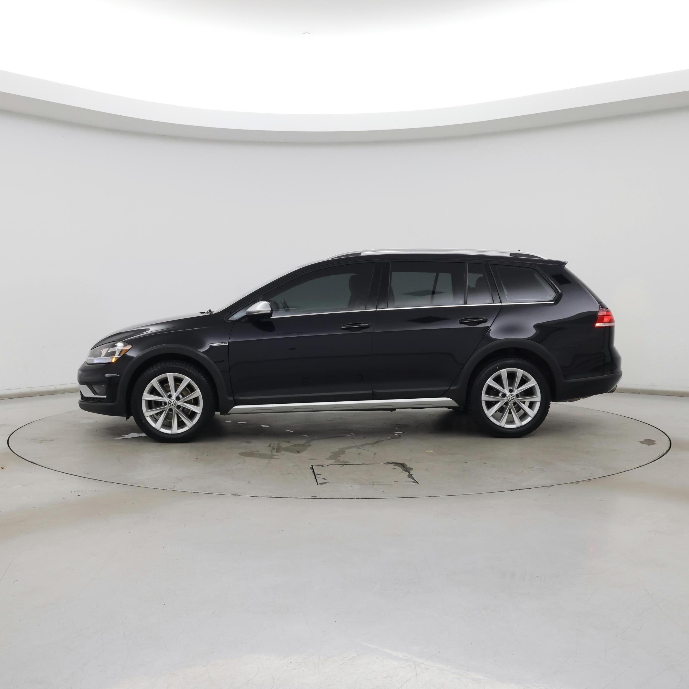 Thumbnail: 2019 Volkswagen Golf - 3