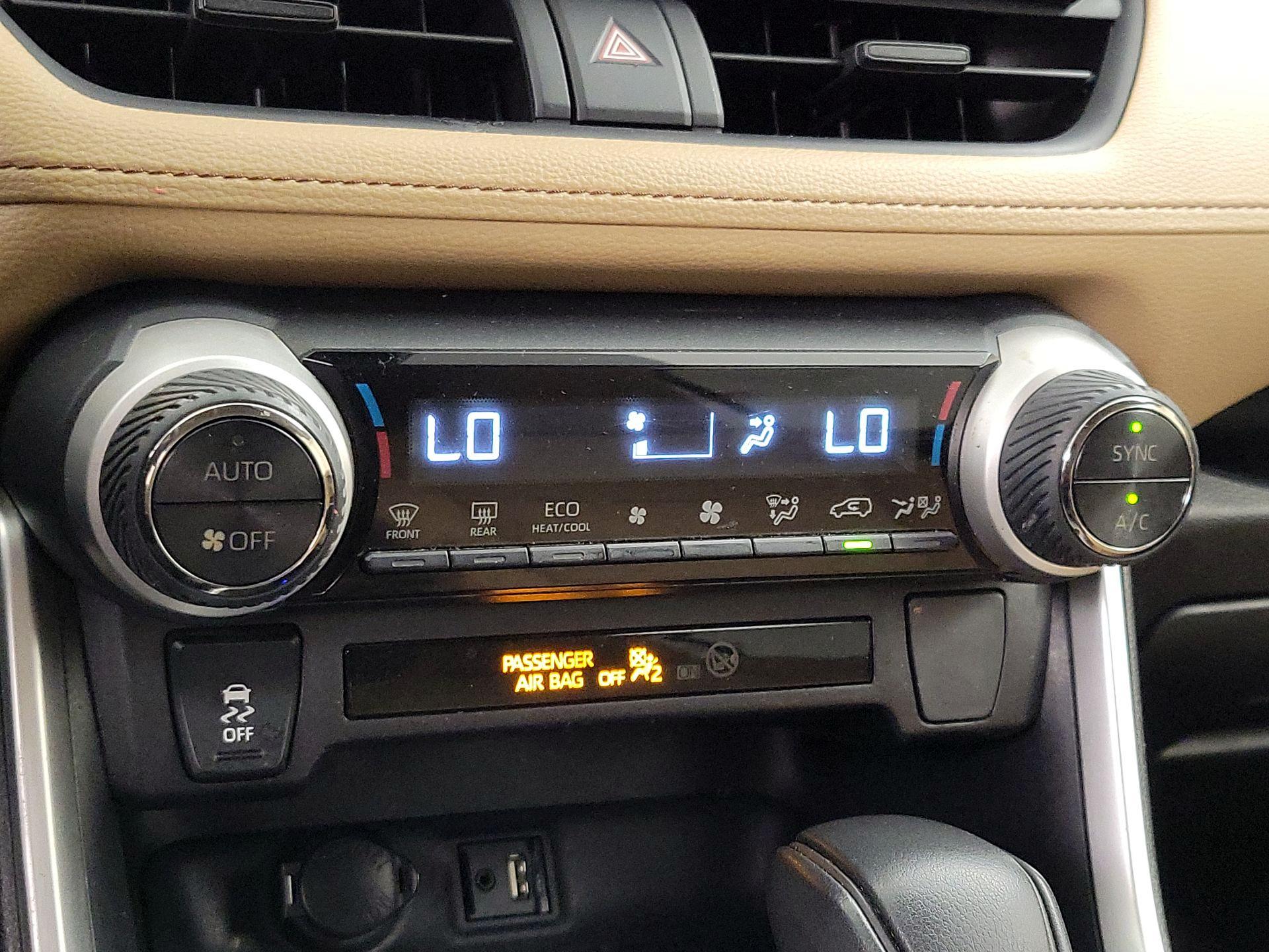 Thumbnail: 2019 Toyota RAV4 - 16