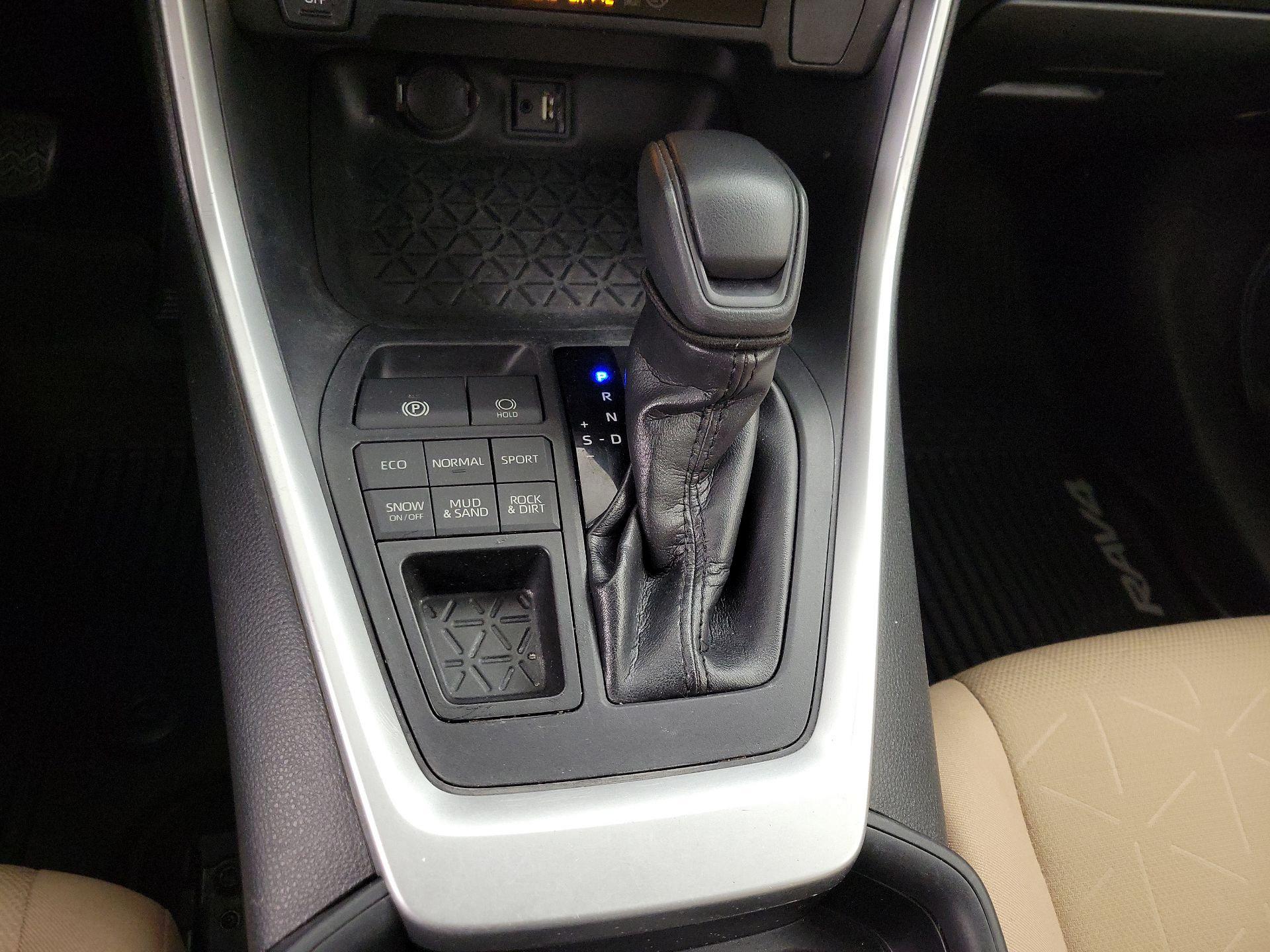 Thumbnail: 2019 Toyota RAV4 - 17