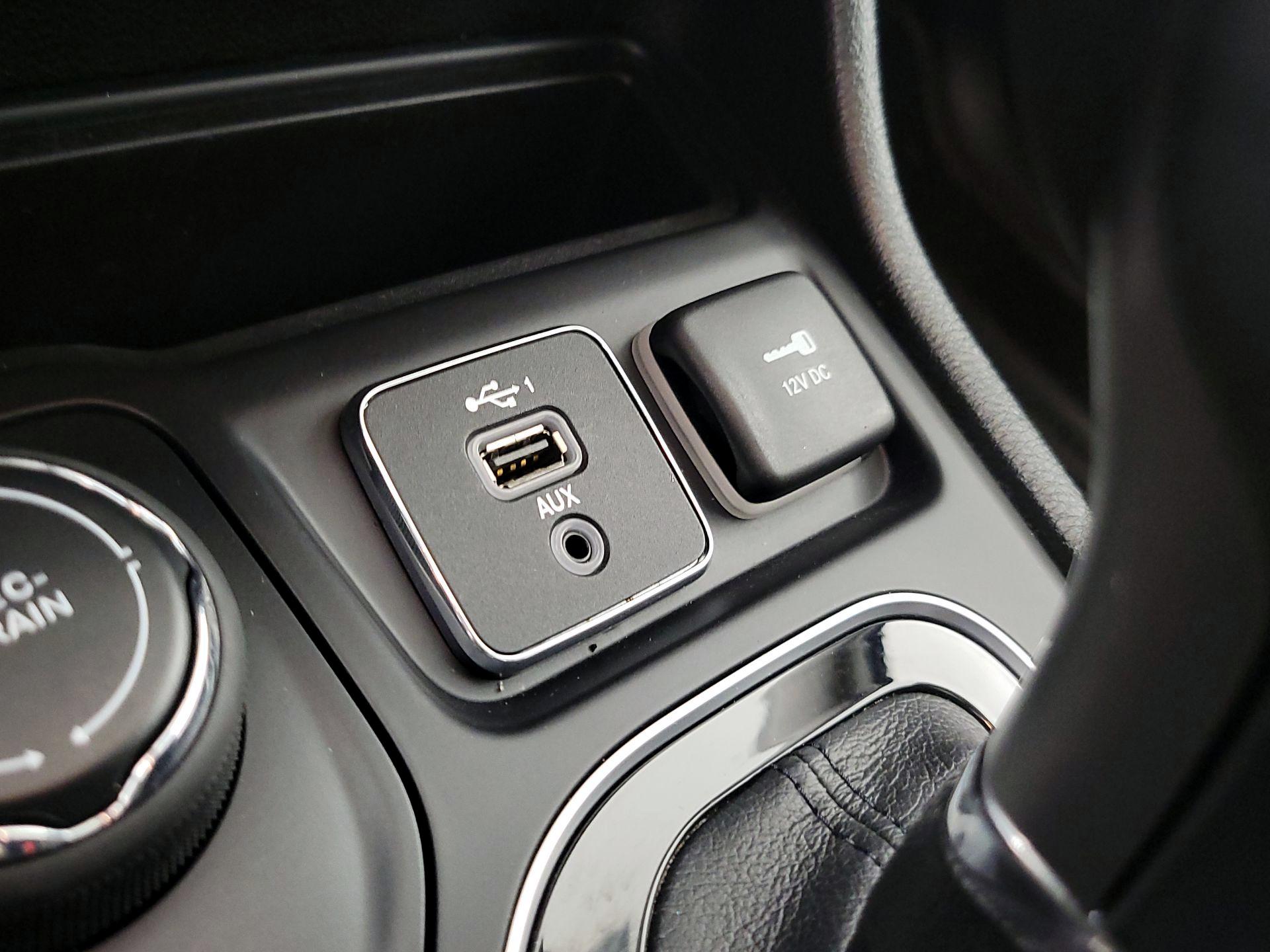 Thumbnail: 2021 Jeep Cherokee - 18