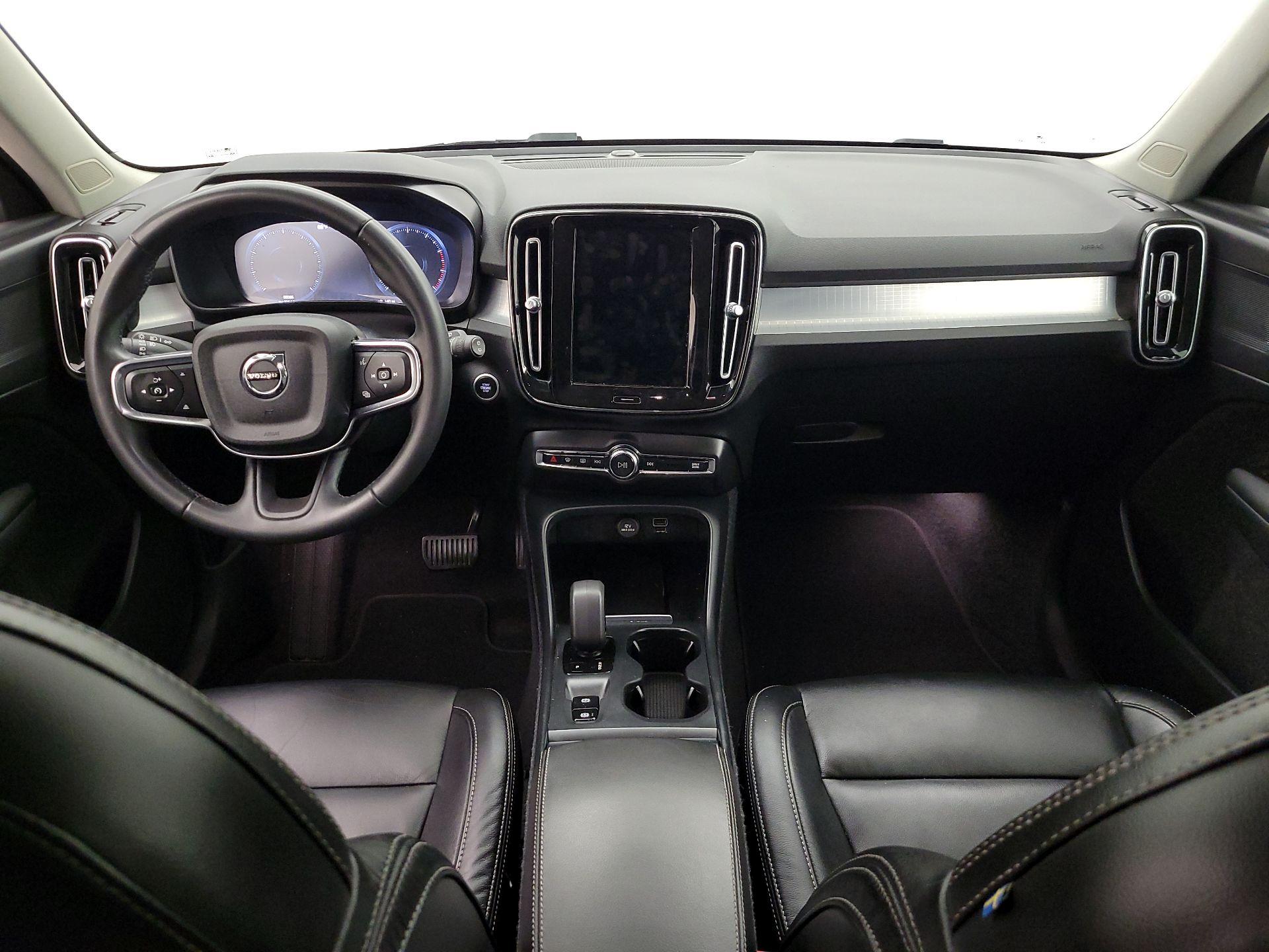 Thumbnail: 2022 Volvo XC40 - 9