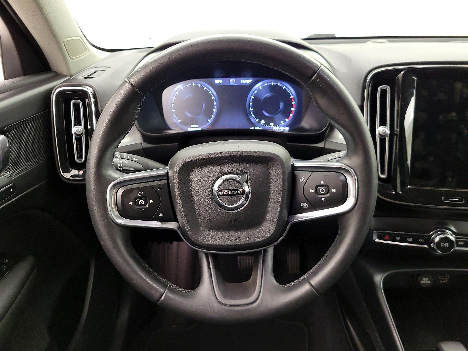 Thumbnail: 2022 Volvo XC40 - 10