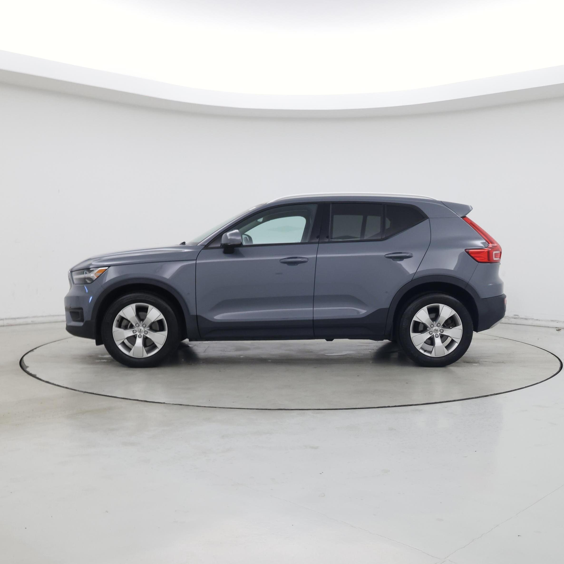 Thumbnail: 2022 Volvo XC40 - 3