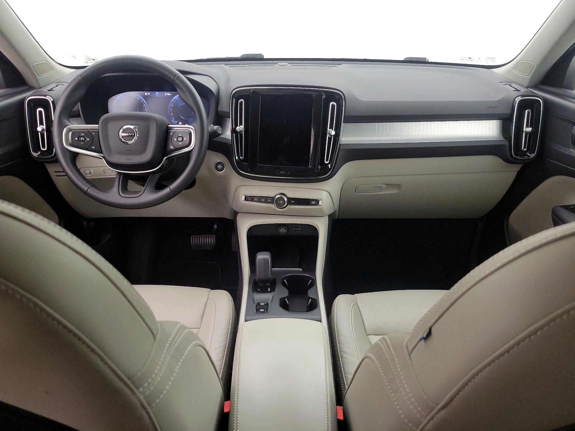 Thumbnail: 2022 Volvo XC40 - 9