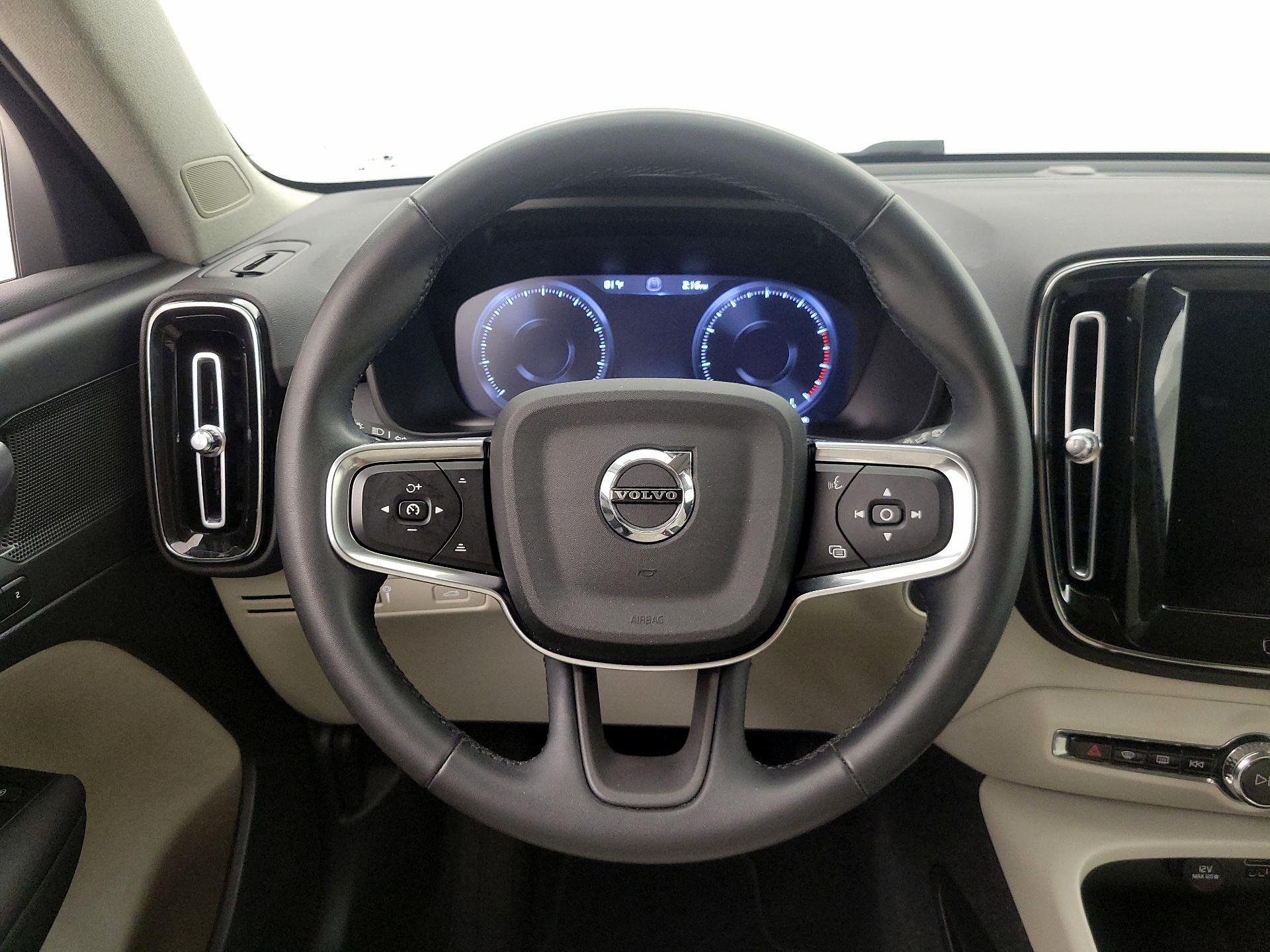 Thumbnail: 2022 Volvo XC40 - 10