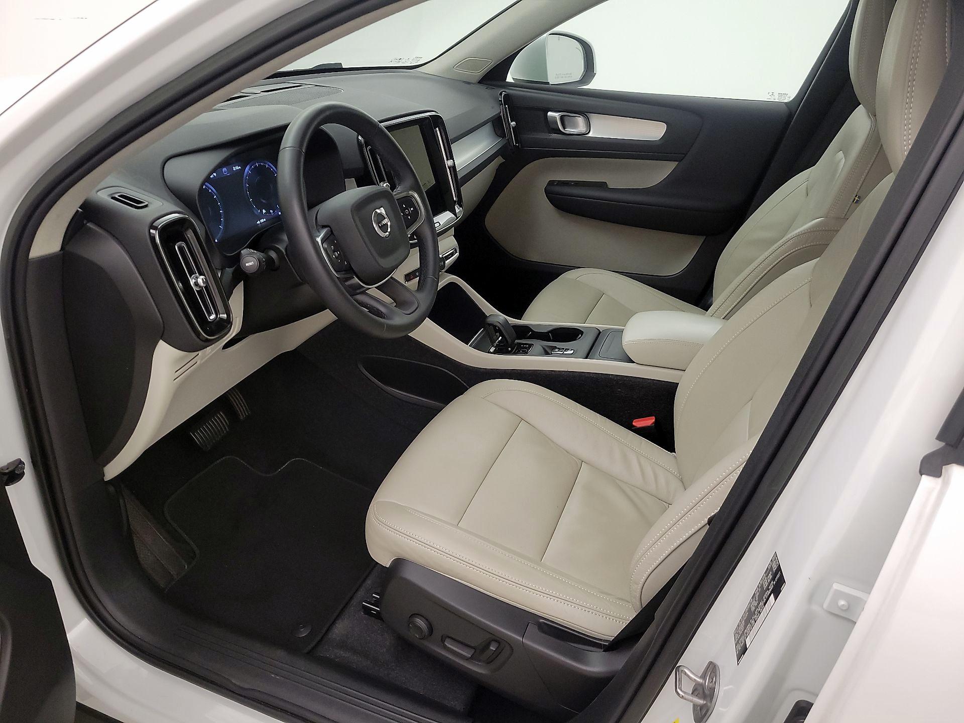 Thumbnail: 2022 Volvo XC40 - 11