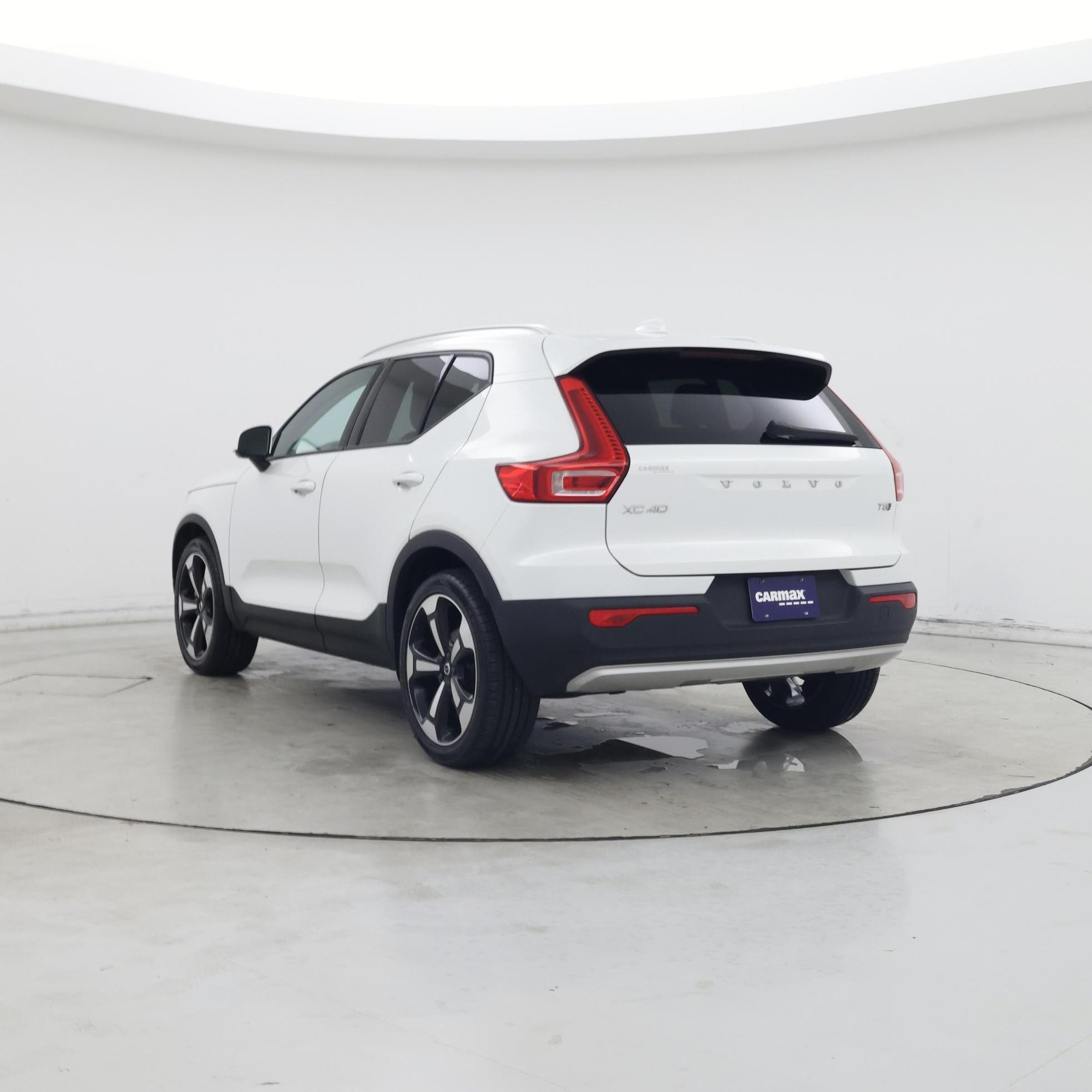 Thumbnail: 2022 Volvo XC40 - 2
