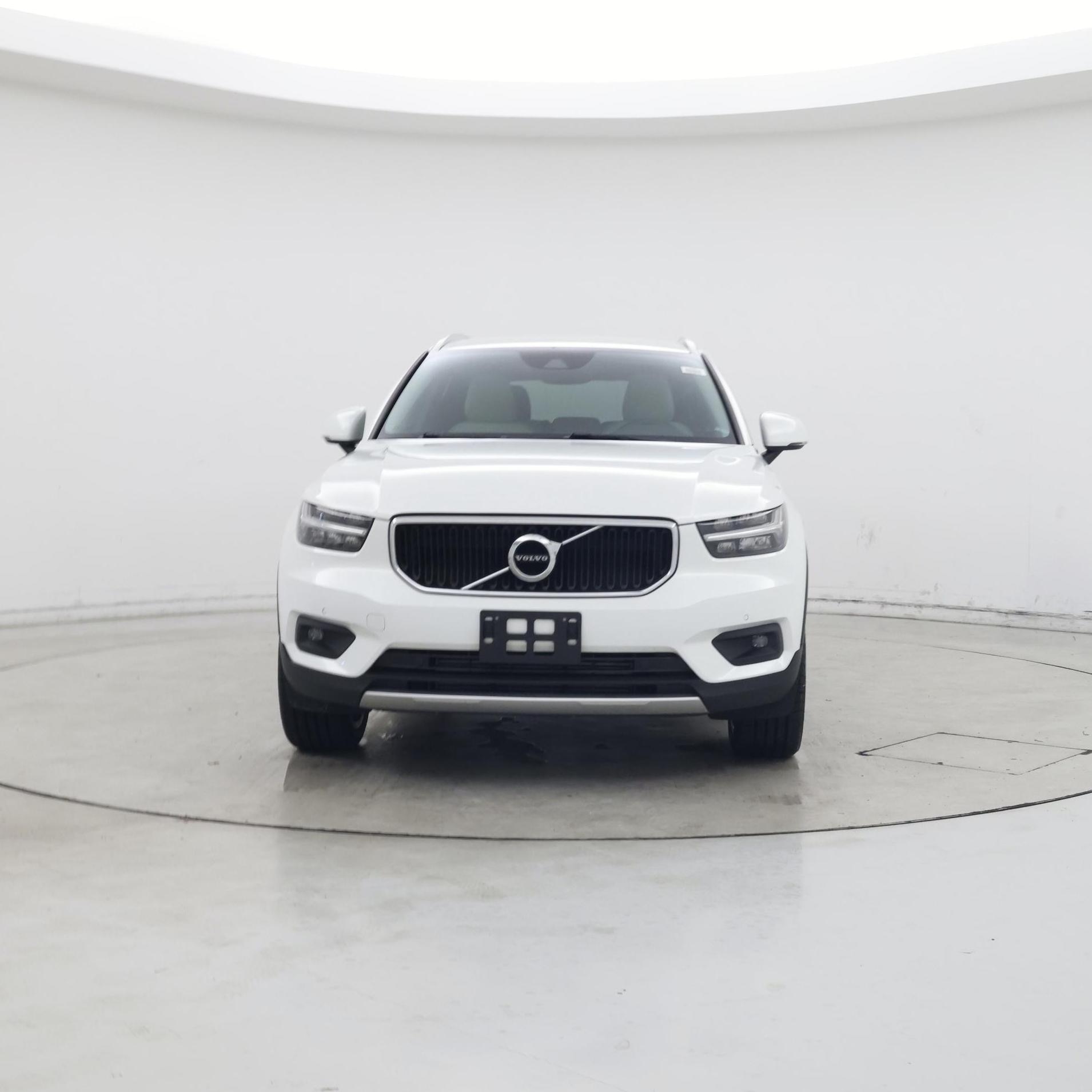 Thumbnail: 2022 Volvo XC40 - 5