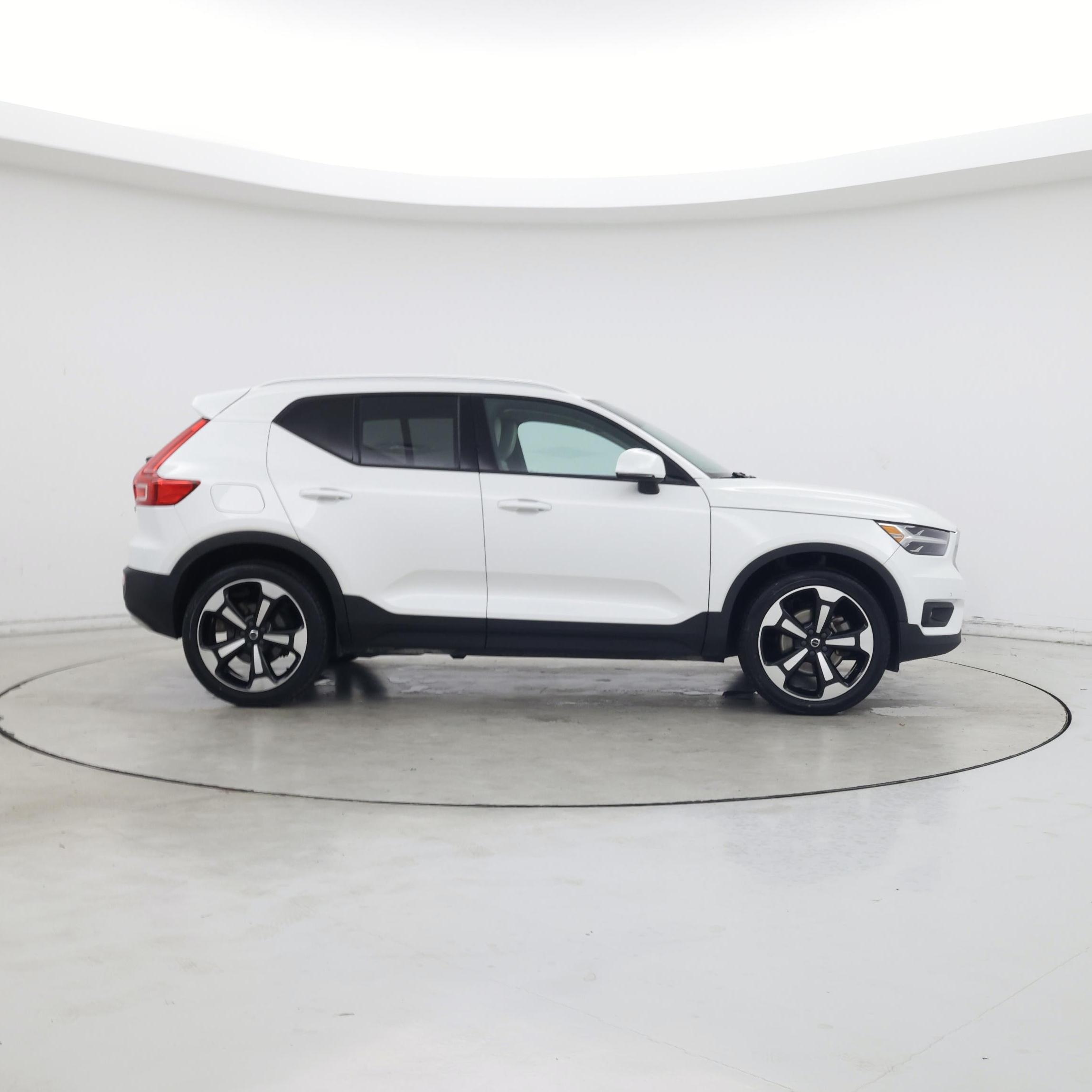 Thumbnail: 2022 Volvo XC40 - 7