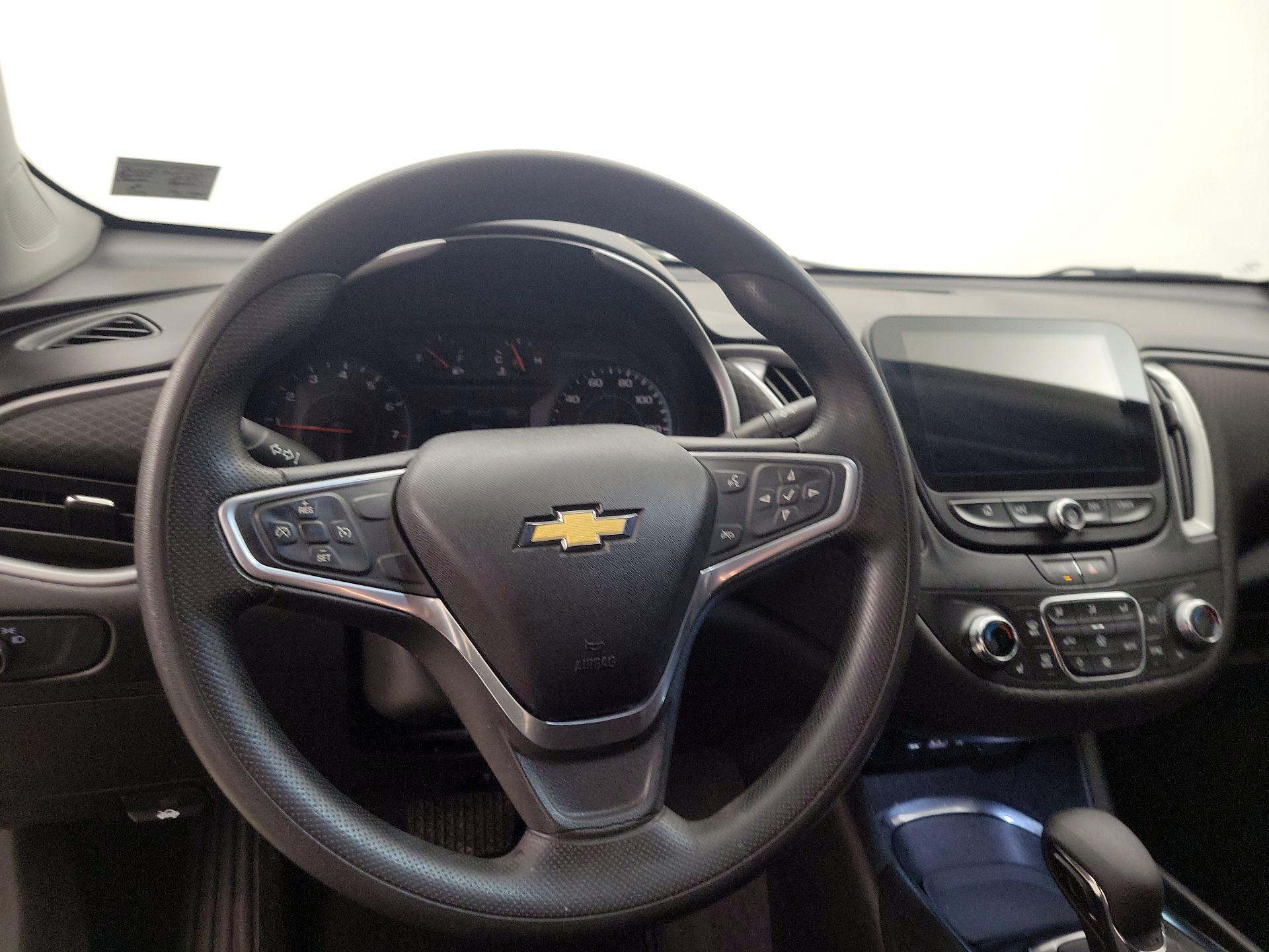 Thumbnail: 2022 Chevrolet Malibu - 10