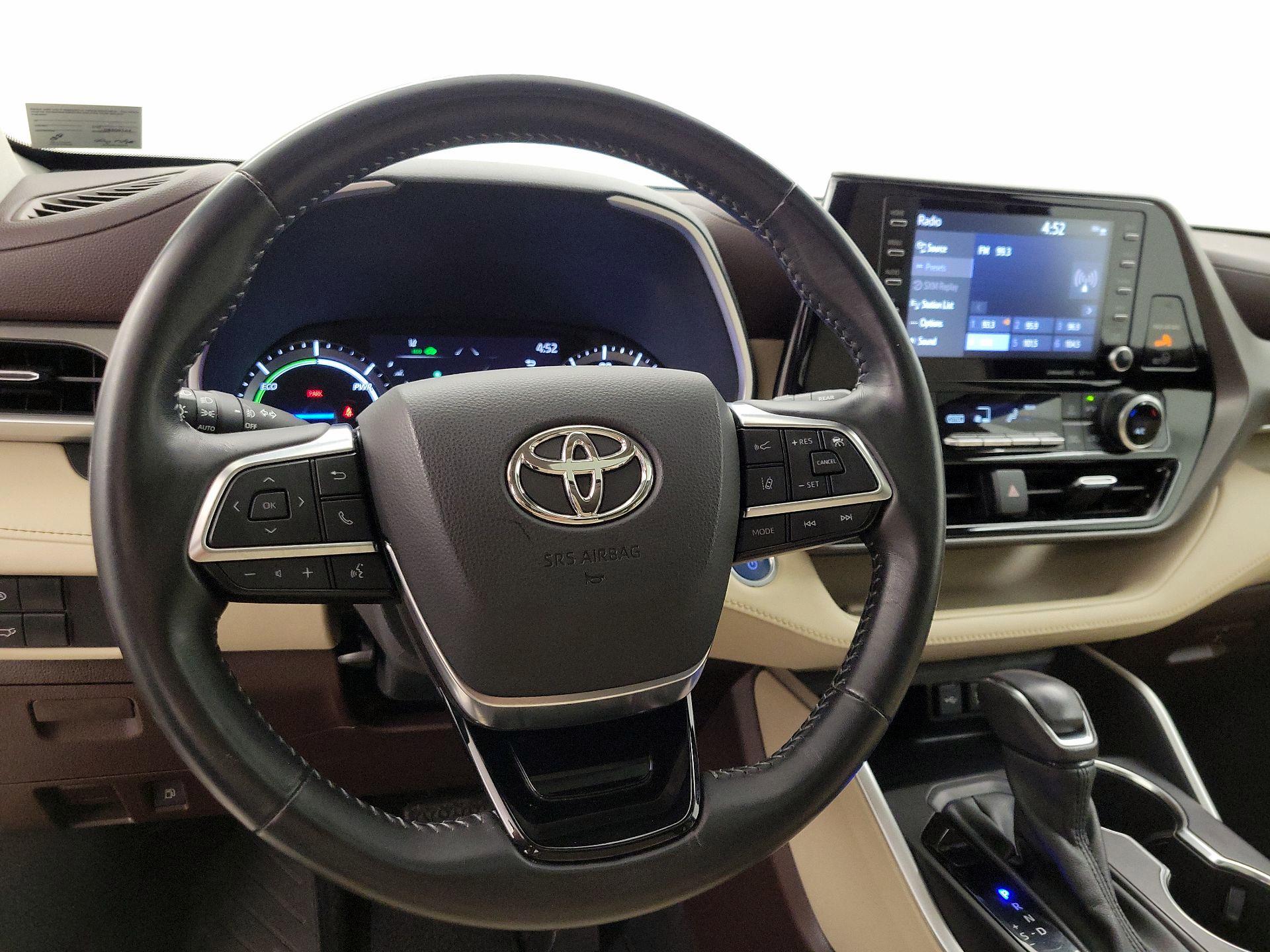 Thumbnail: 2021 Toyota Highlander - 10